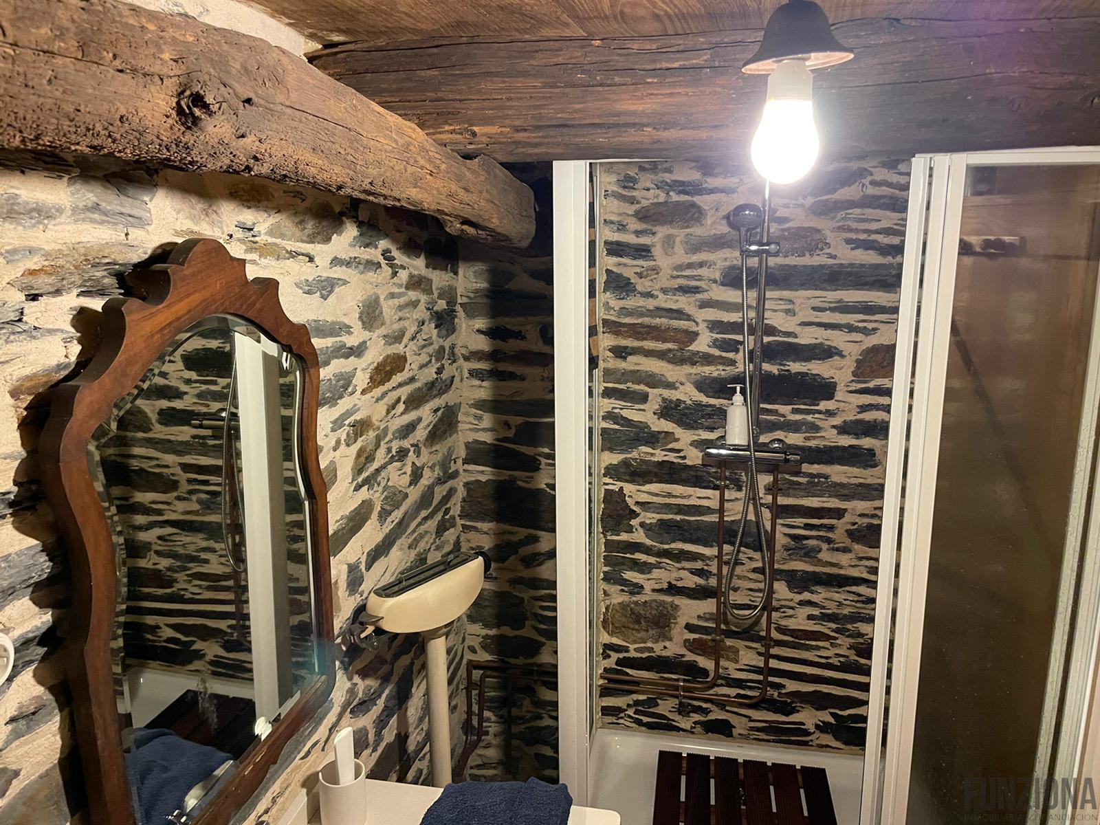 For sale of house in Quiroga
