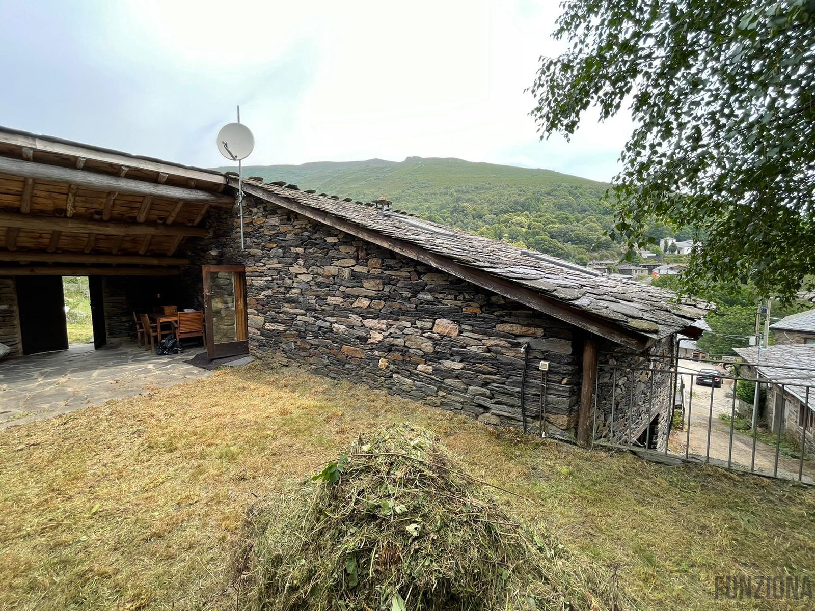 For sale of house in Quiroga