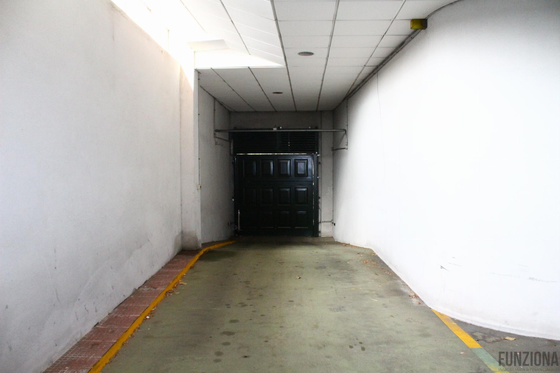 For sale of garage in Pontevedra
