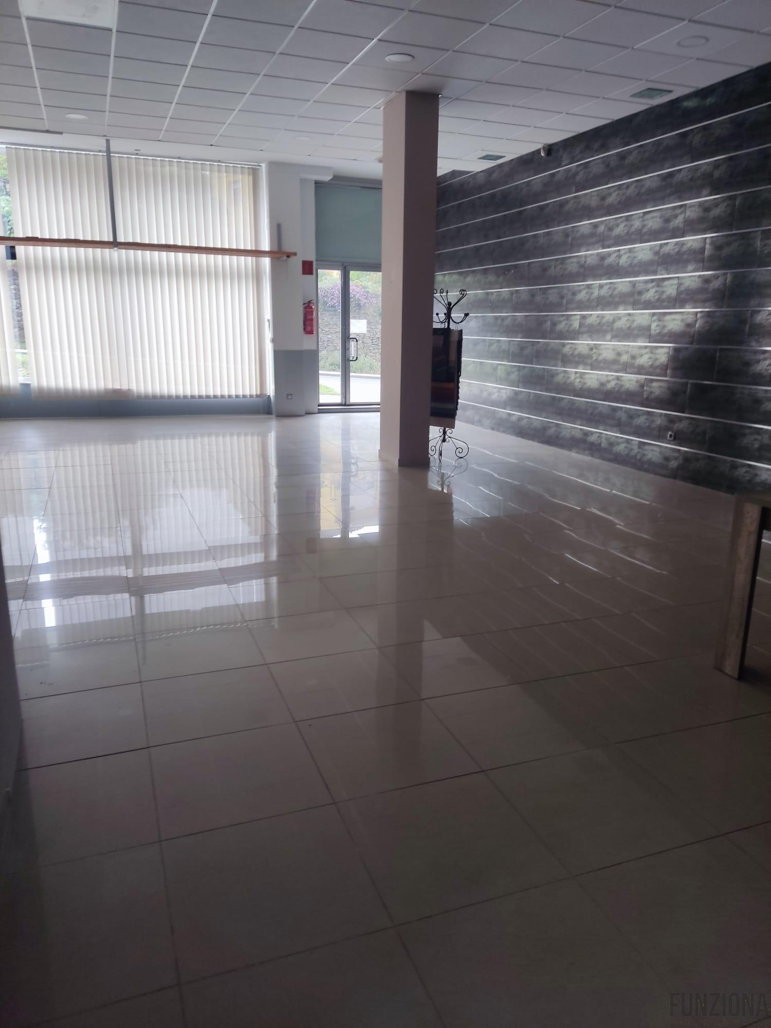 For rent of commercial in Pontevedra