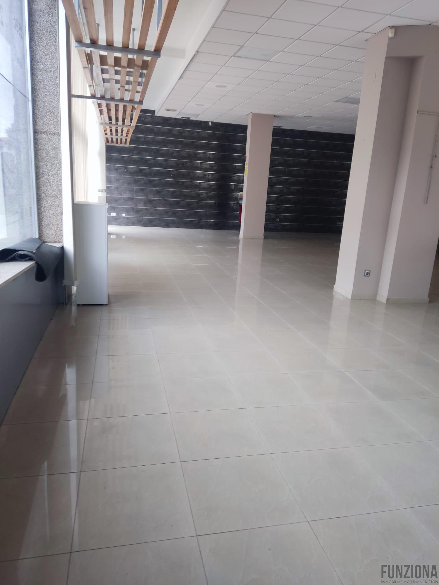 For rent of commercial in Pontevedra