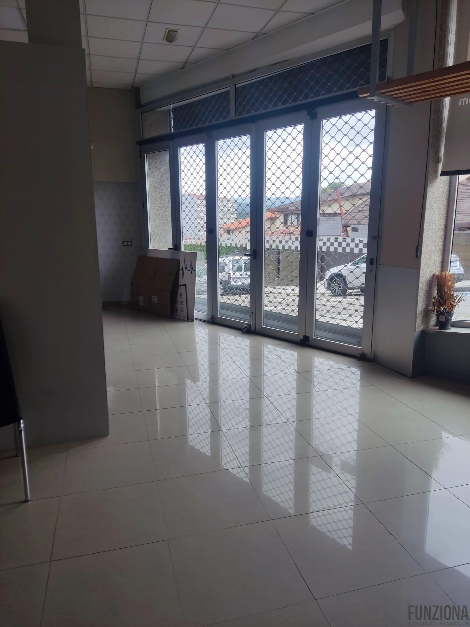 For rent of commercial in Pontevedra