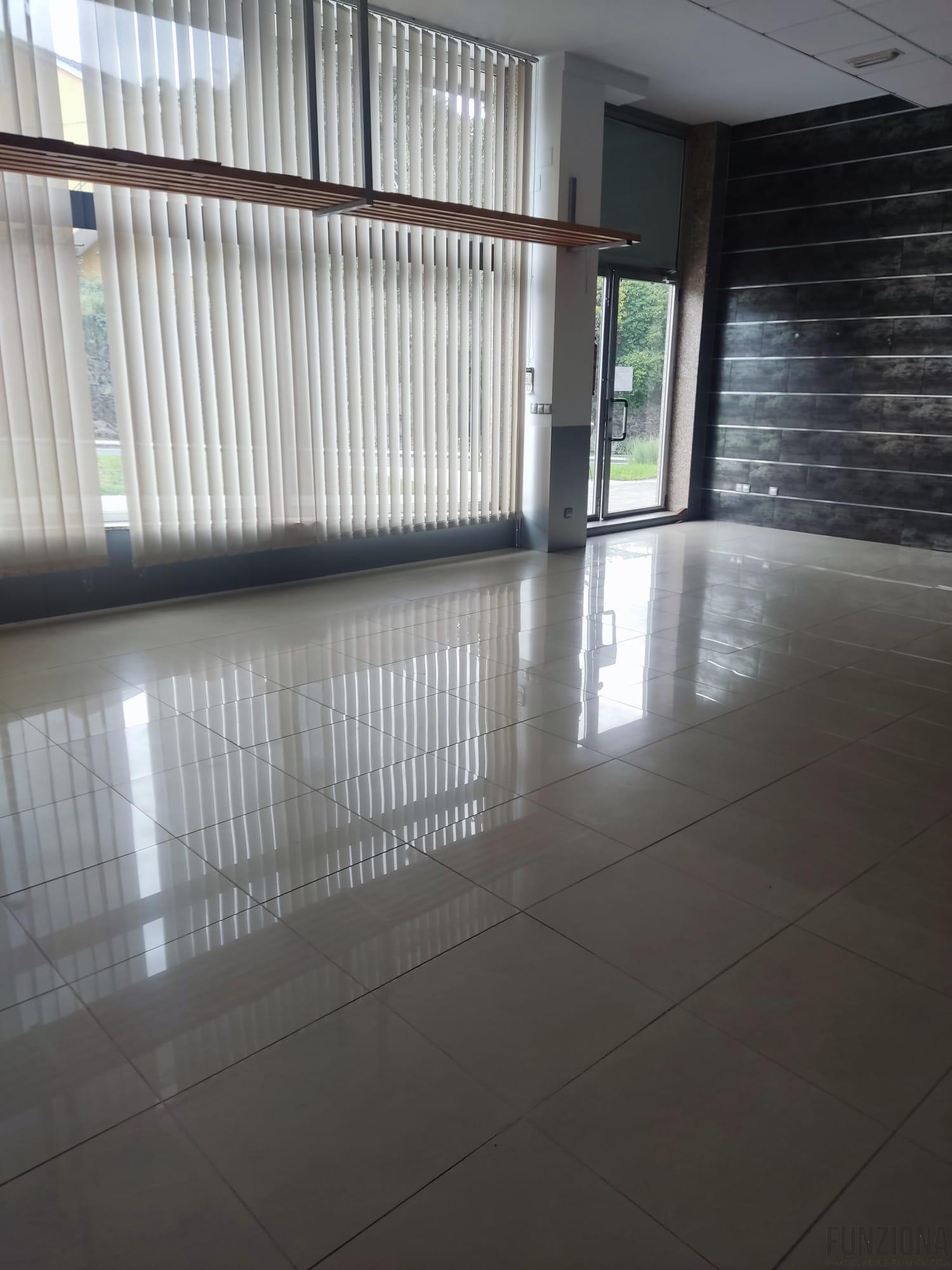 For rent of commercial in Pontevedra