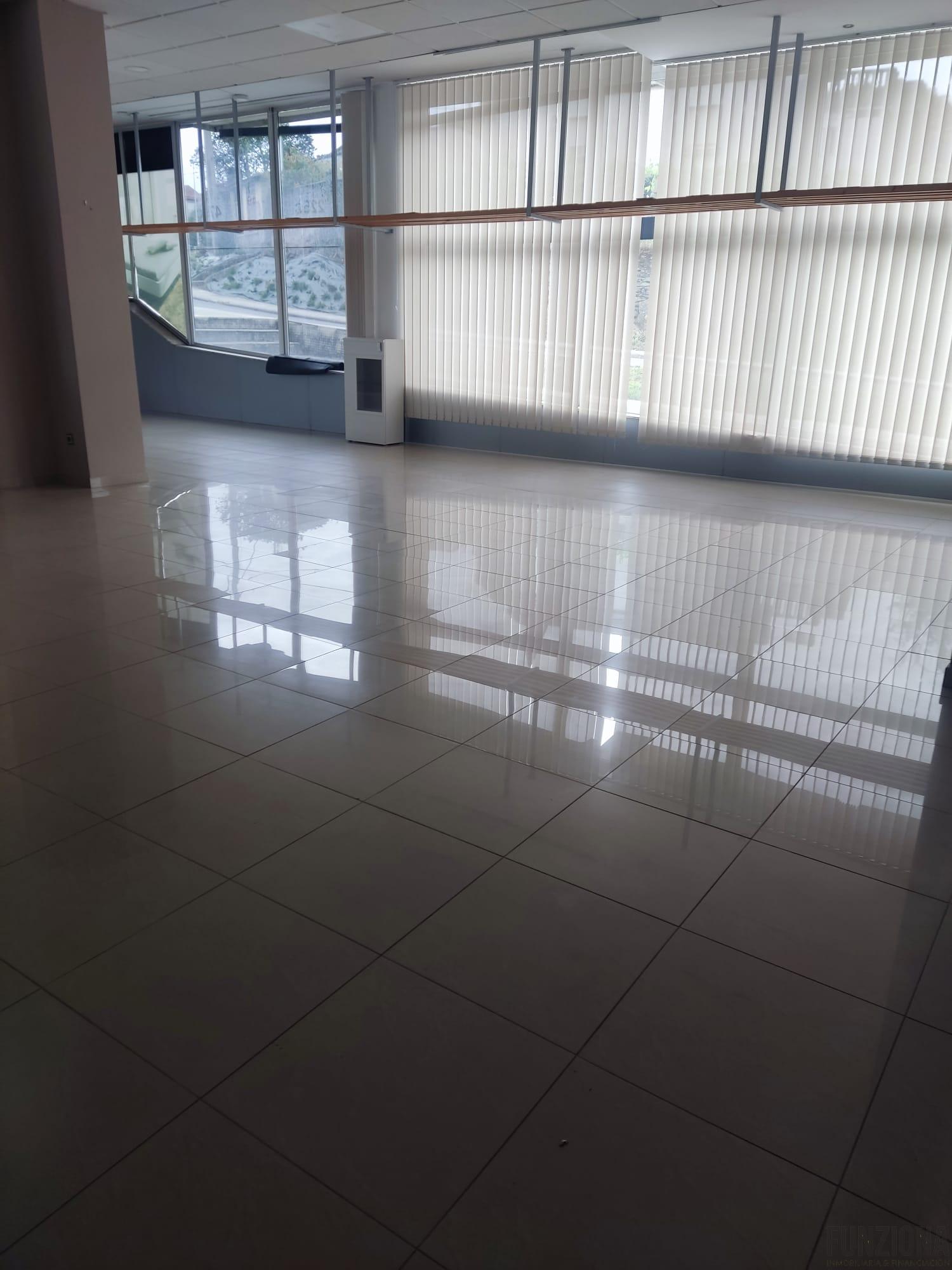 For rent of commercial in Pontevedra