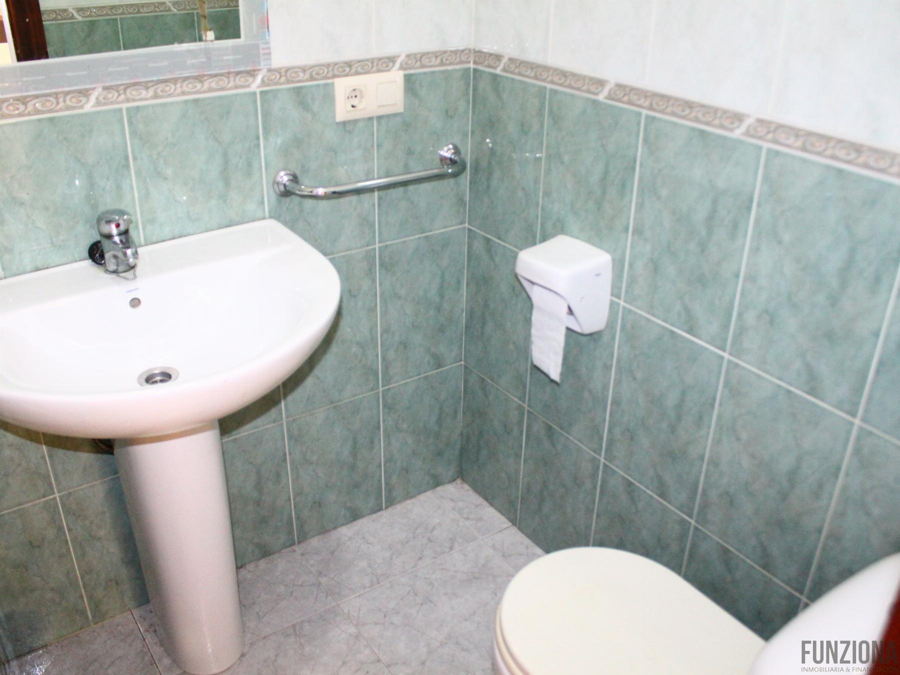 For rent of commercial in Pontevedra