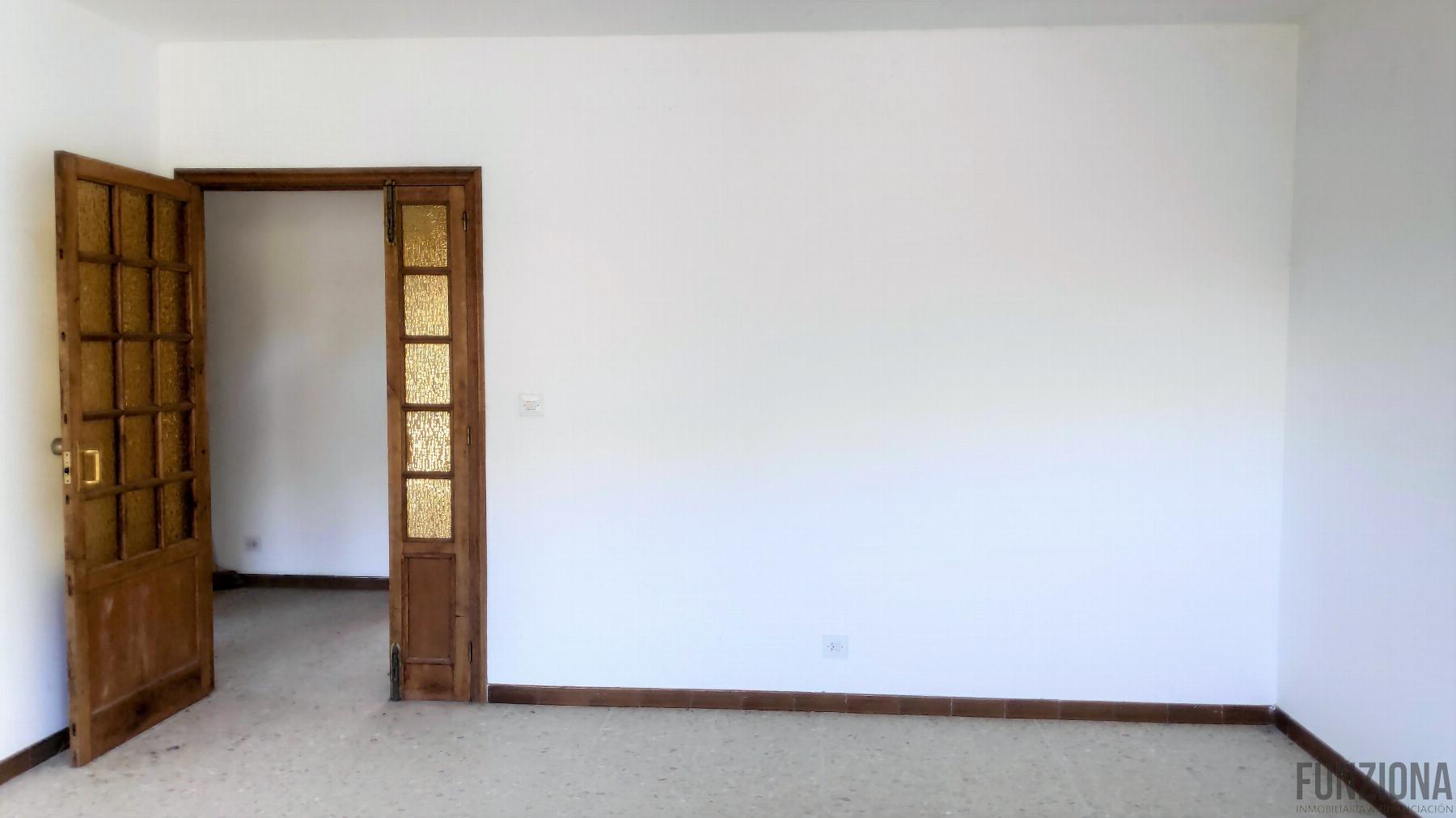 For sale of house in Campo Lameiro