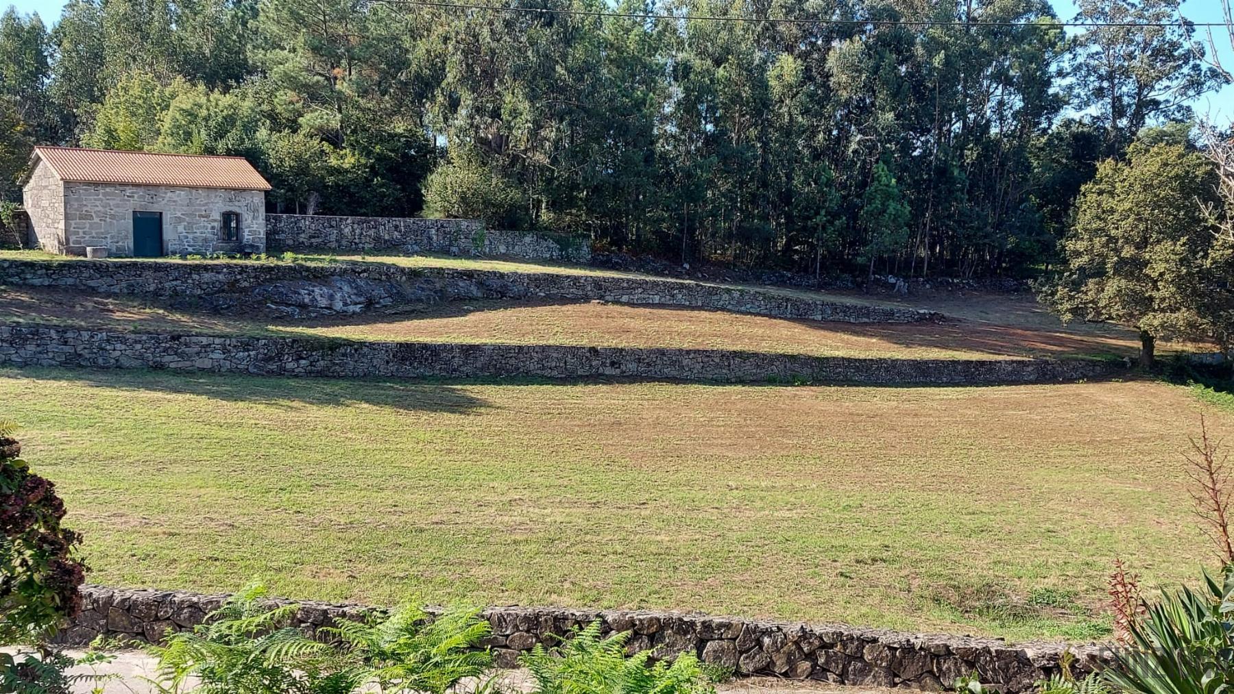 For sale of land in Pontevedra