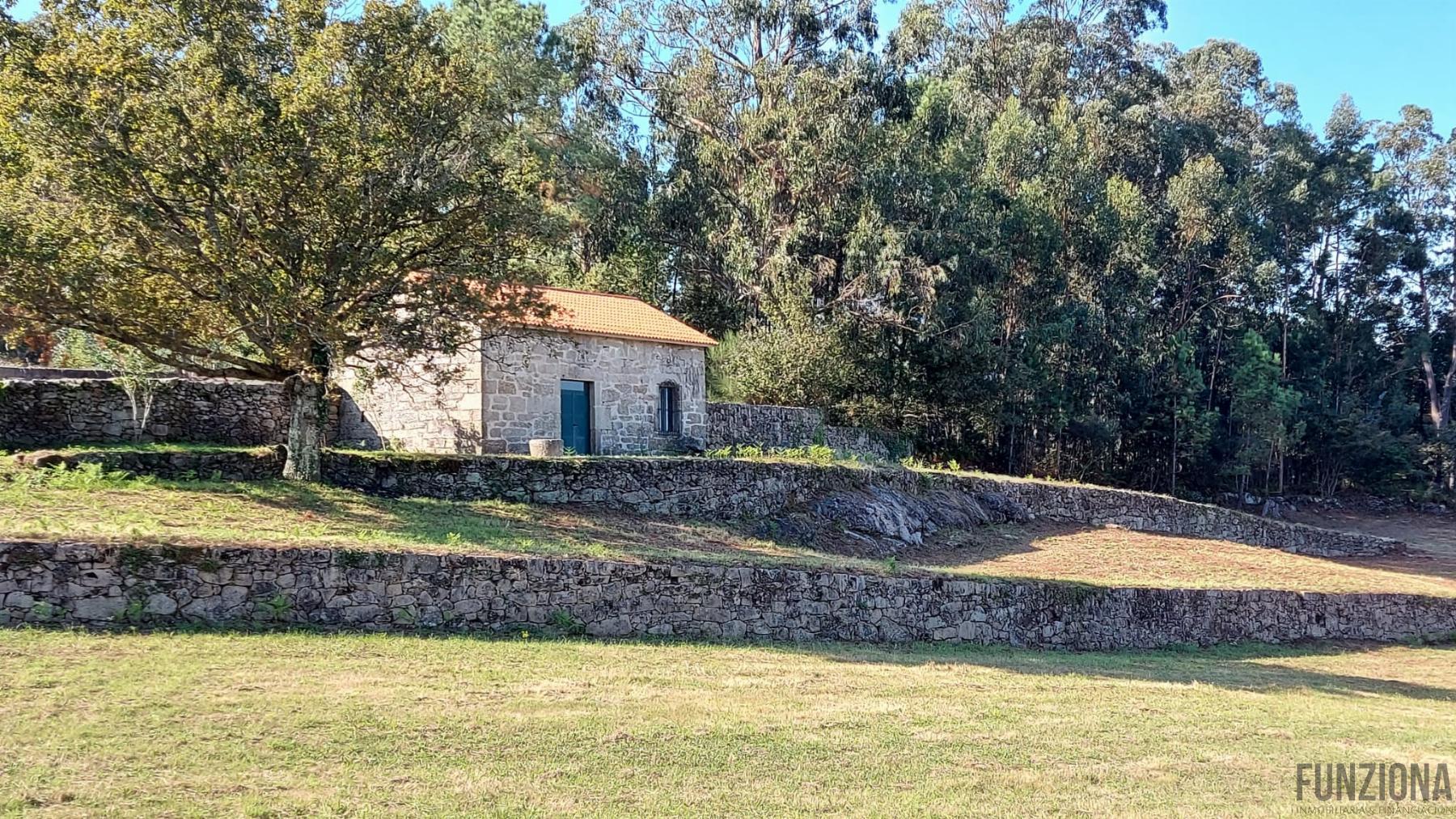 For sale of land in Pontevedra