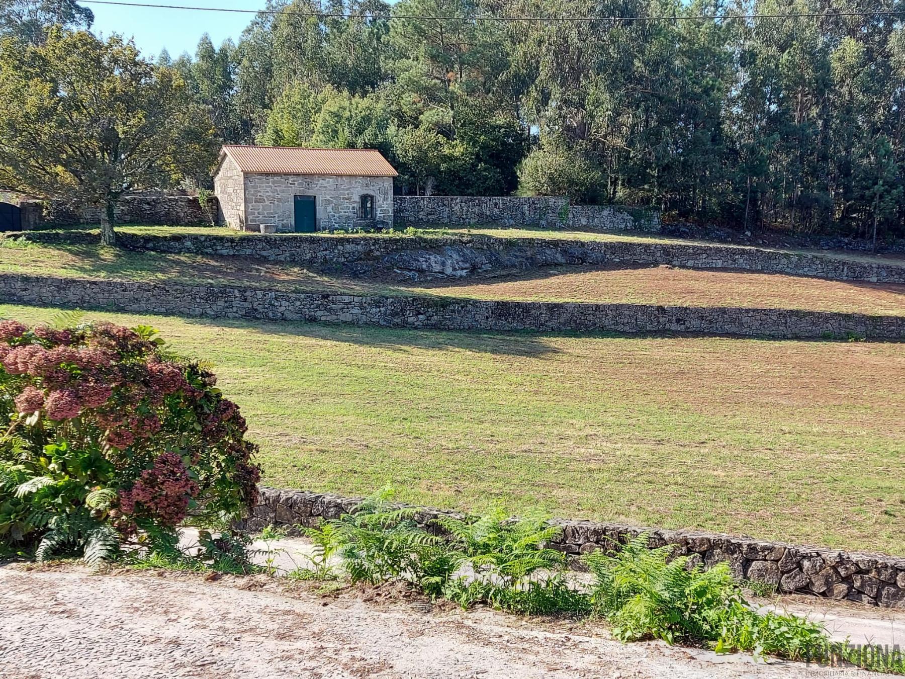 For sale of land in Pontevedra