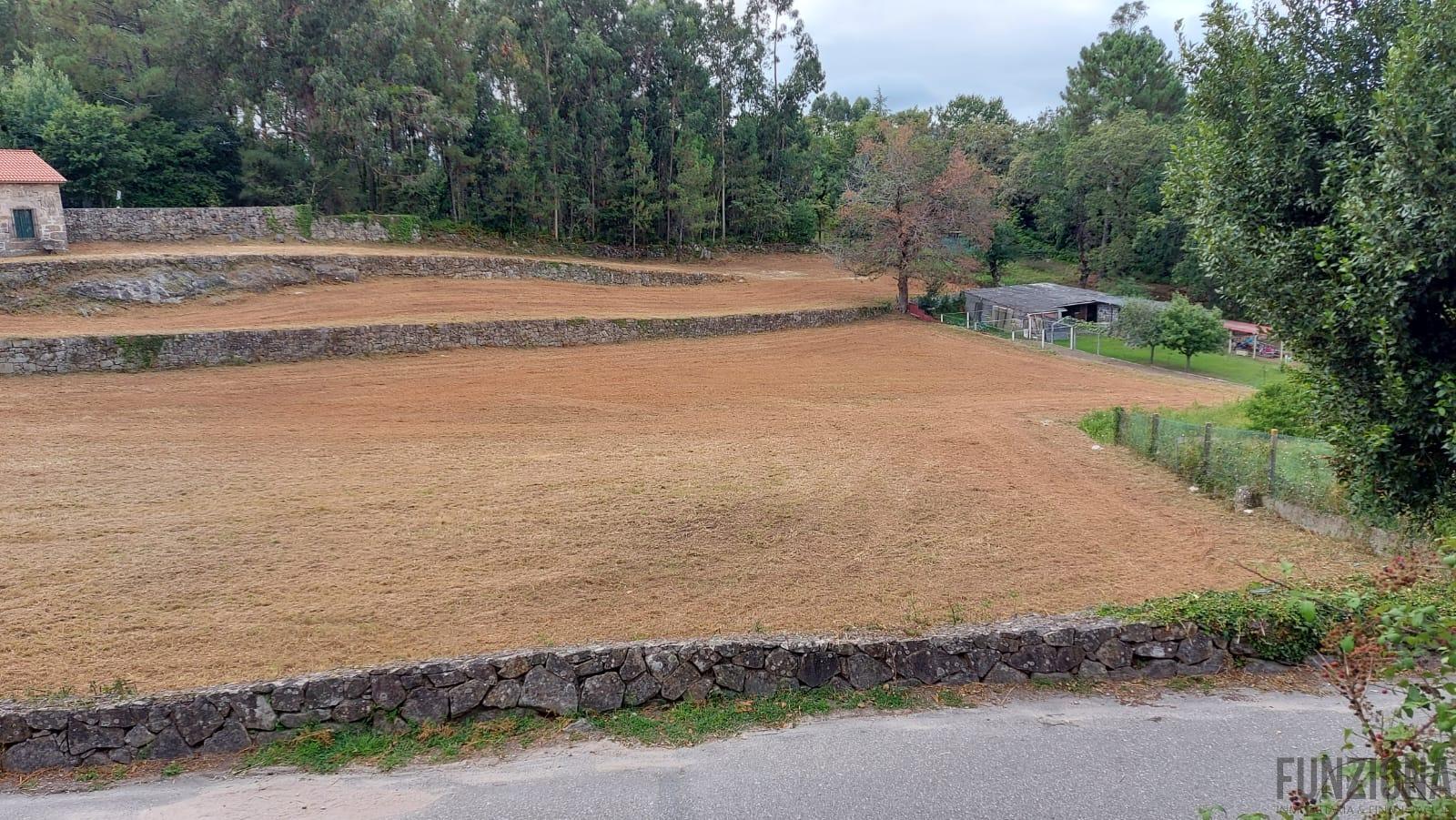 For sale of land in Pontevedra