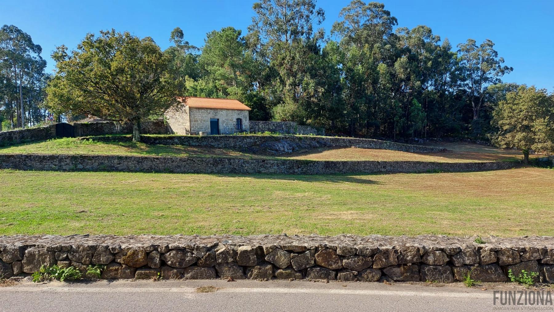 For sale of land in Pontevedra