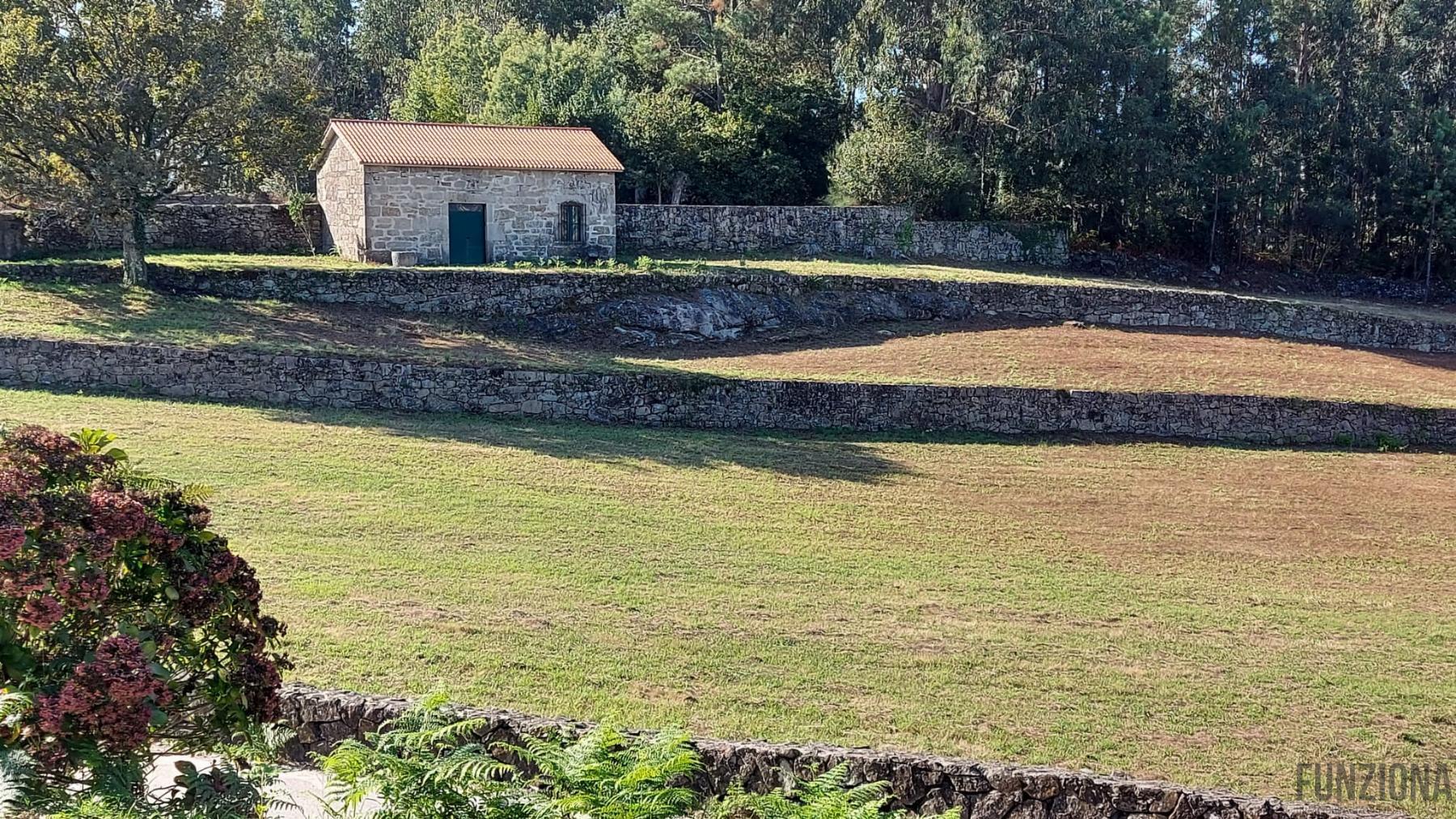 For sale of land in Pontevedra