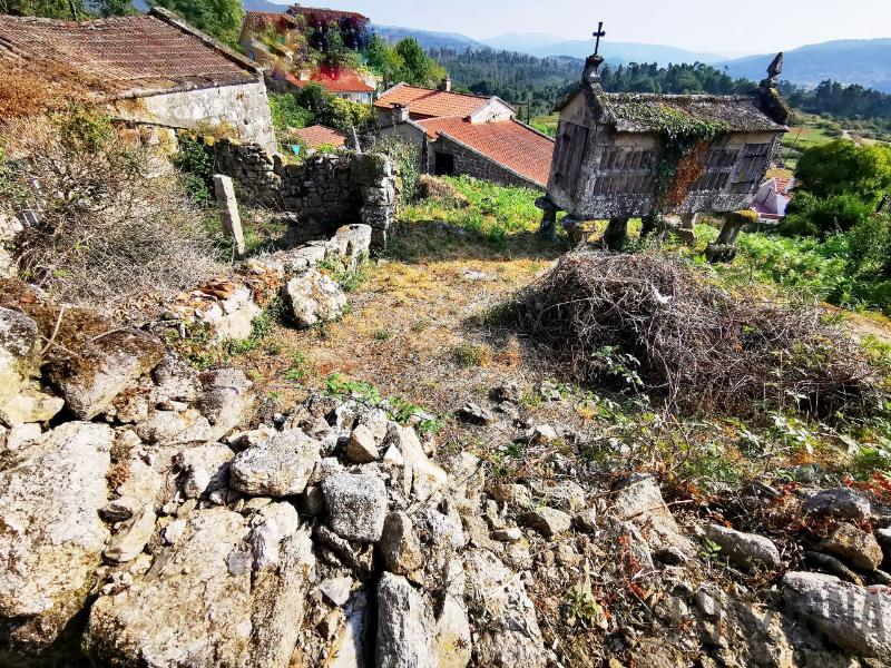 For sale of house in Ponte Caldelas