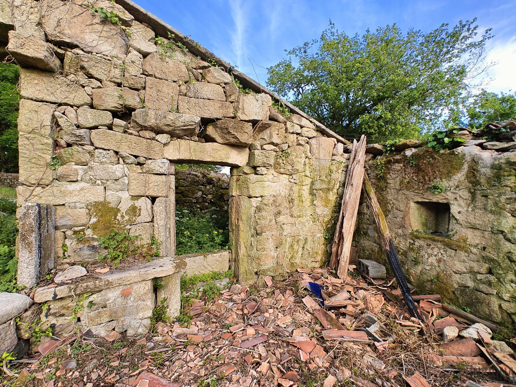 For sale of house in Ponte Caldelas