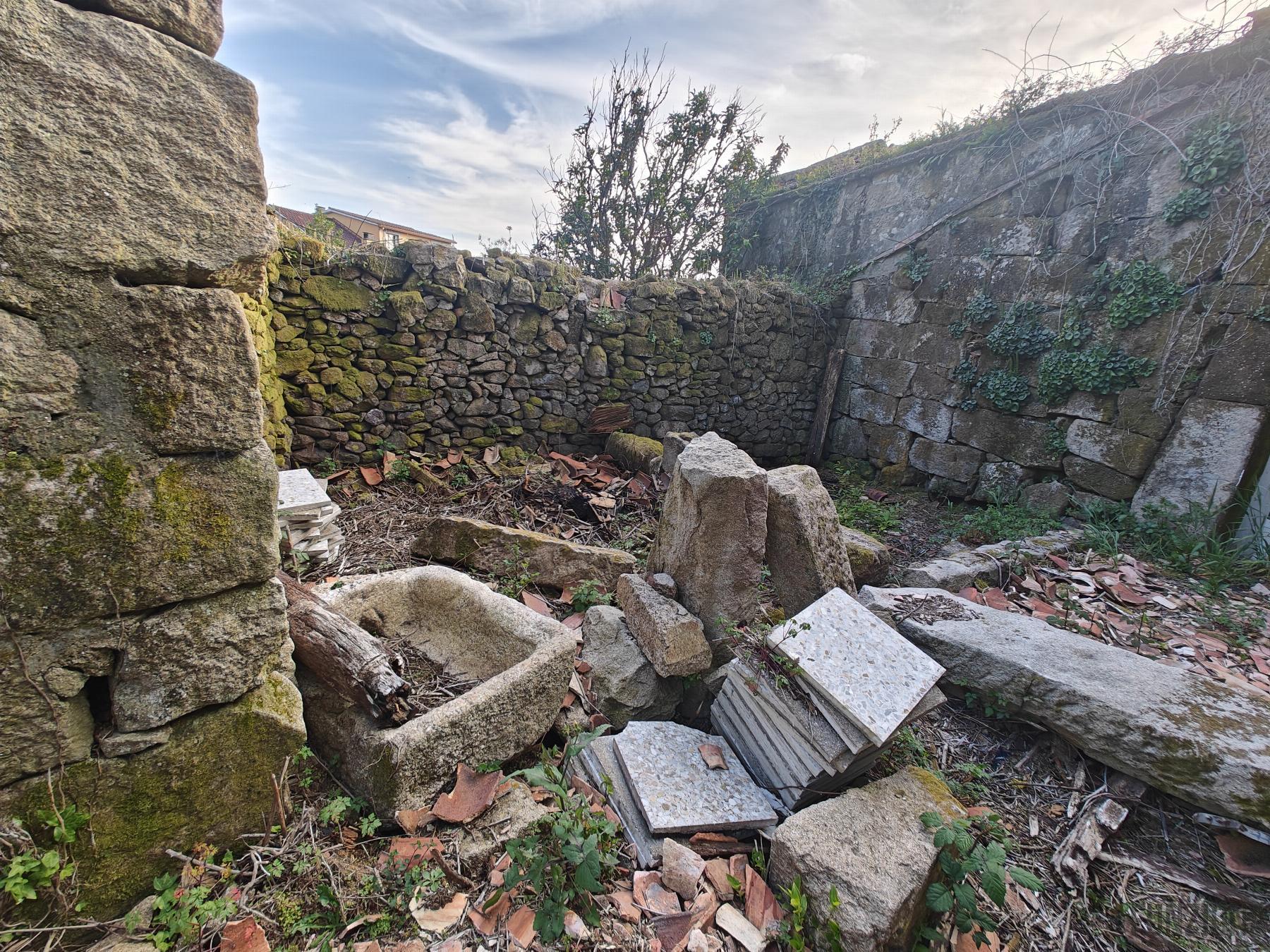 For sale of house in Ponte Caldelas