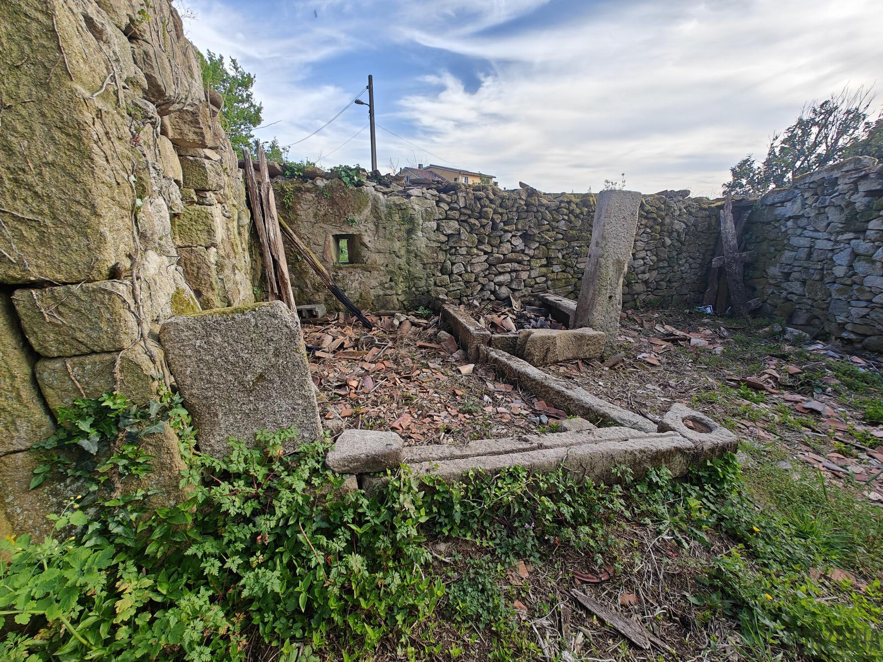 For sale of house in Ponte Caldelas