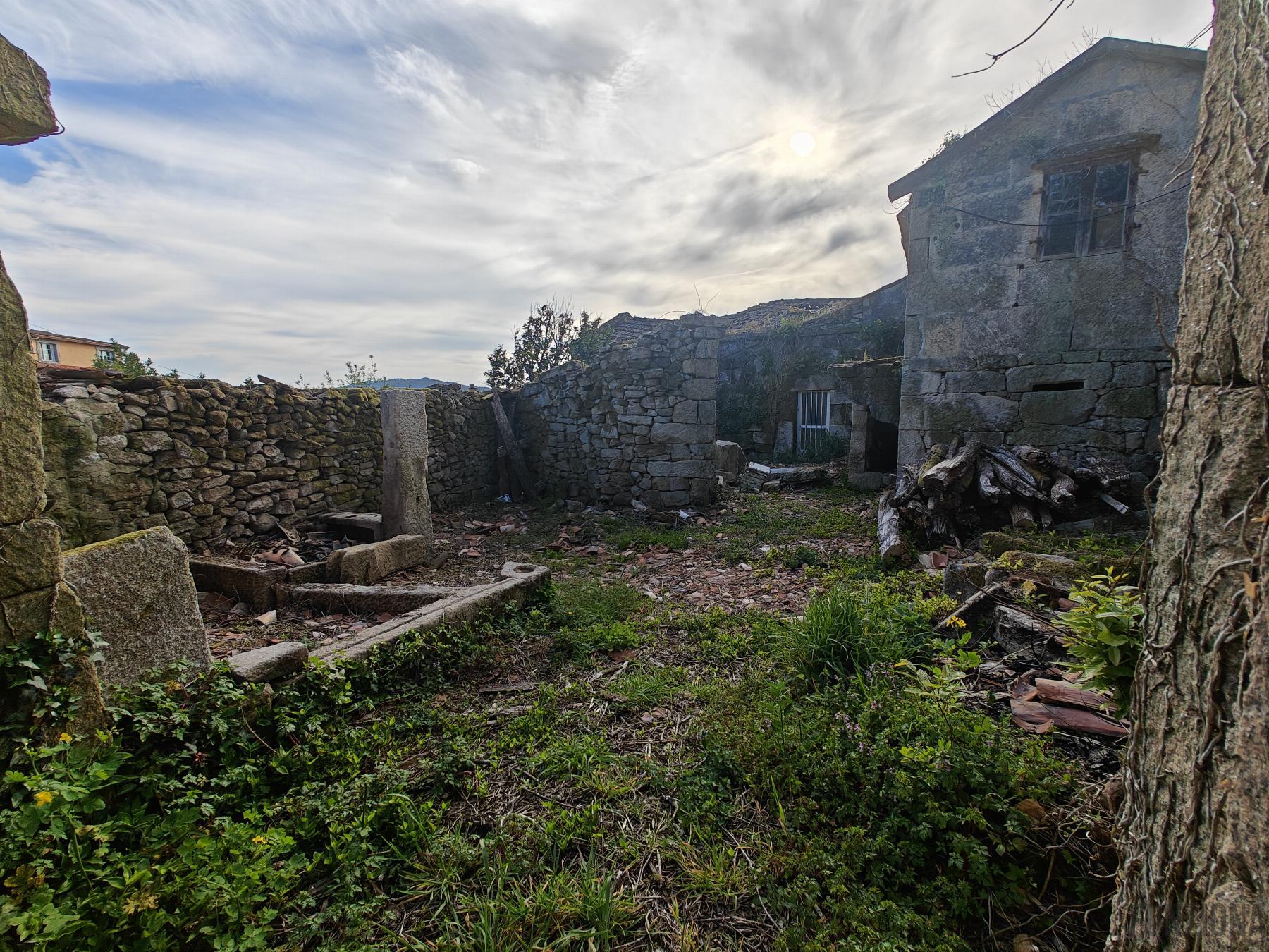 For sale of house in Ponte Caldelas