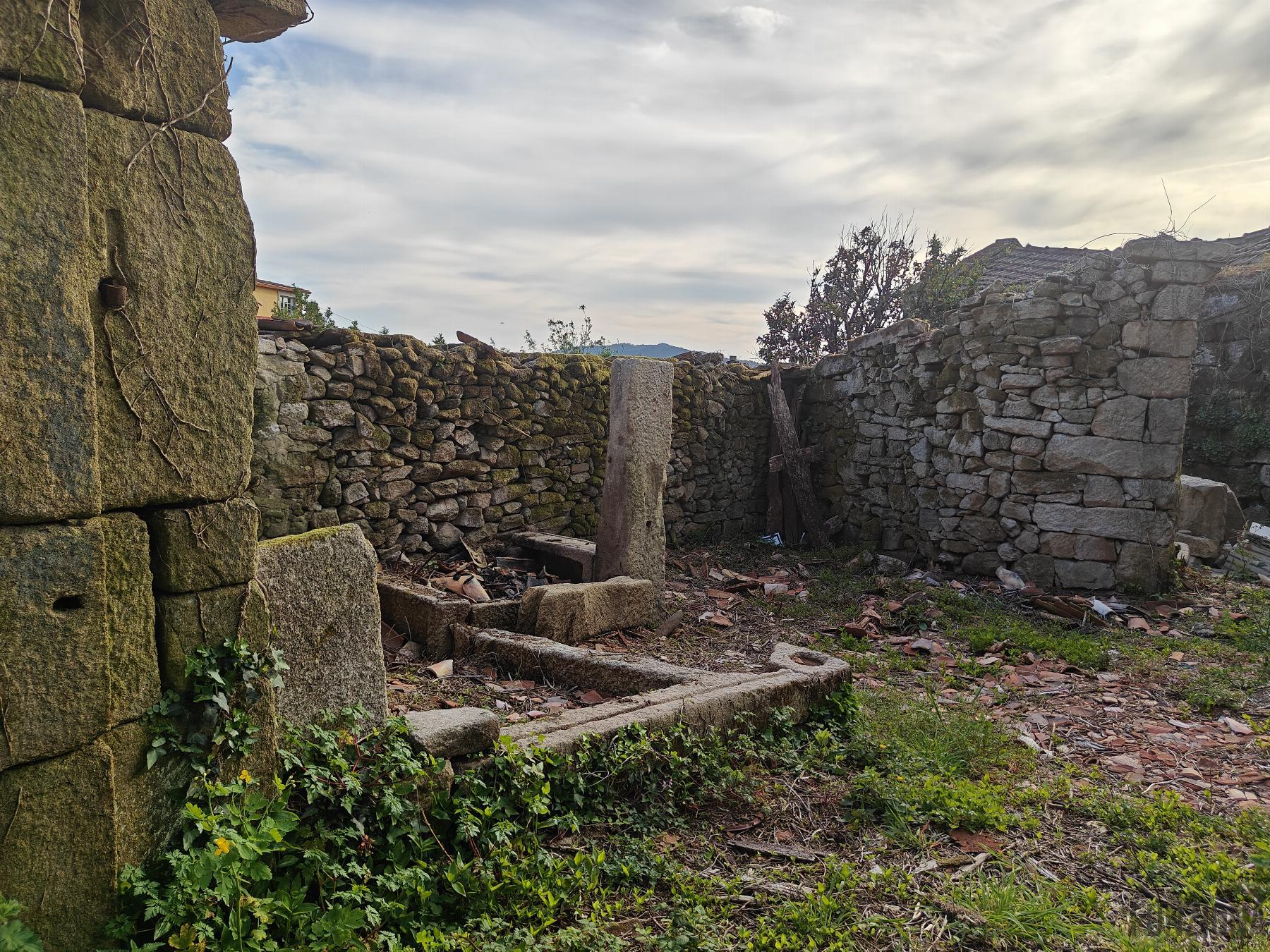 For sale of house in Ponte Caldelas