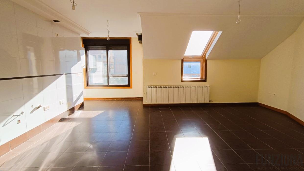 For sale of penthouse in Pontevedra