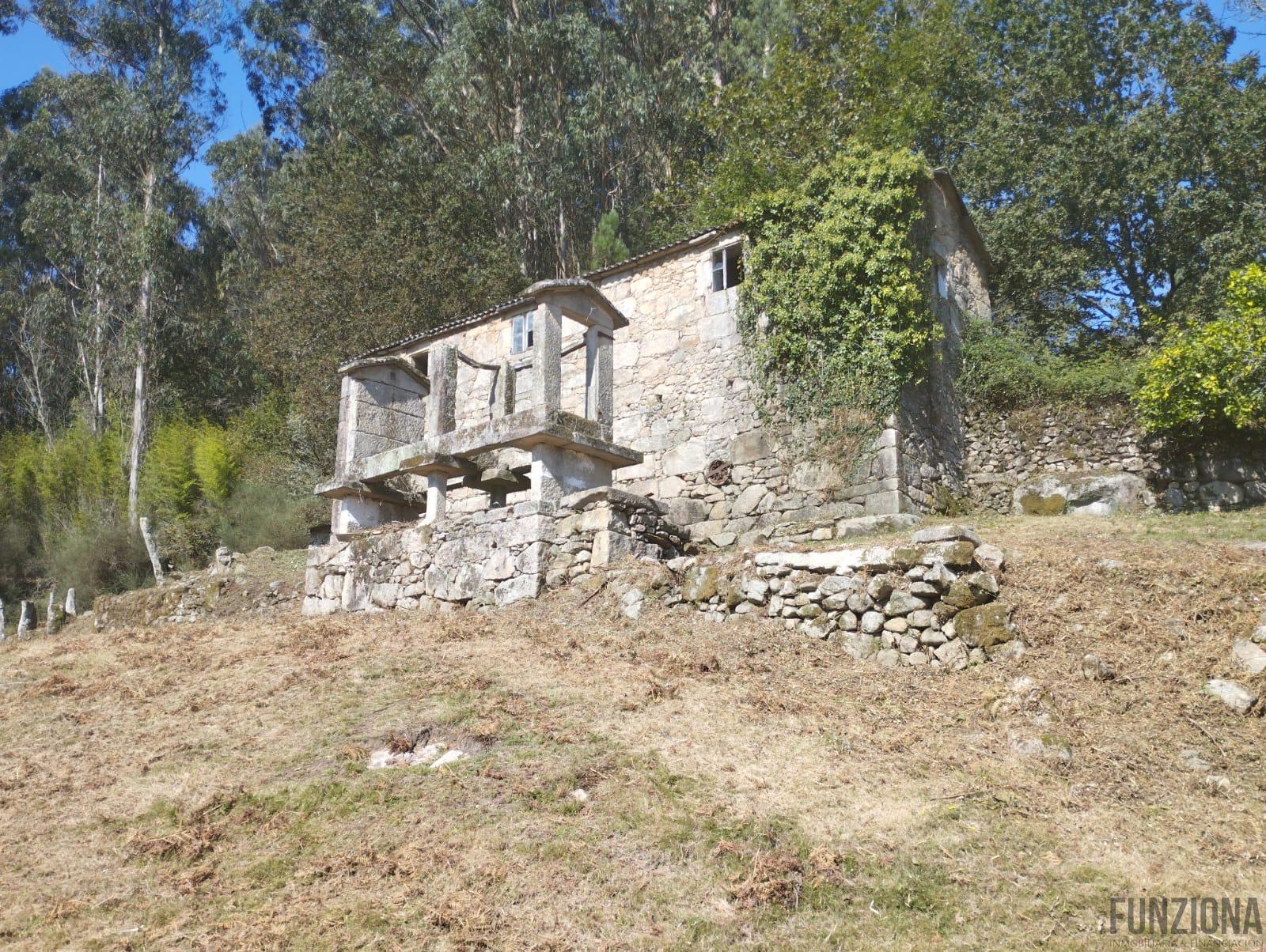 For sale of house in Campo Lameiro