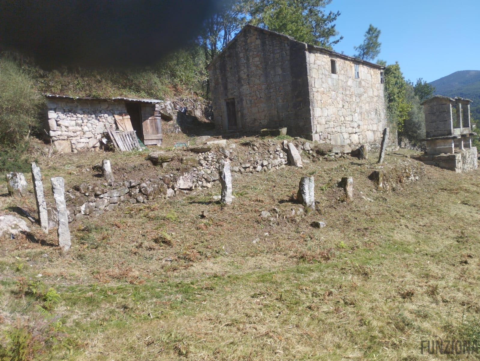 For sale of house in Campo Lameiro