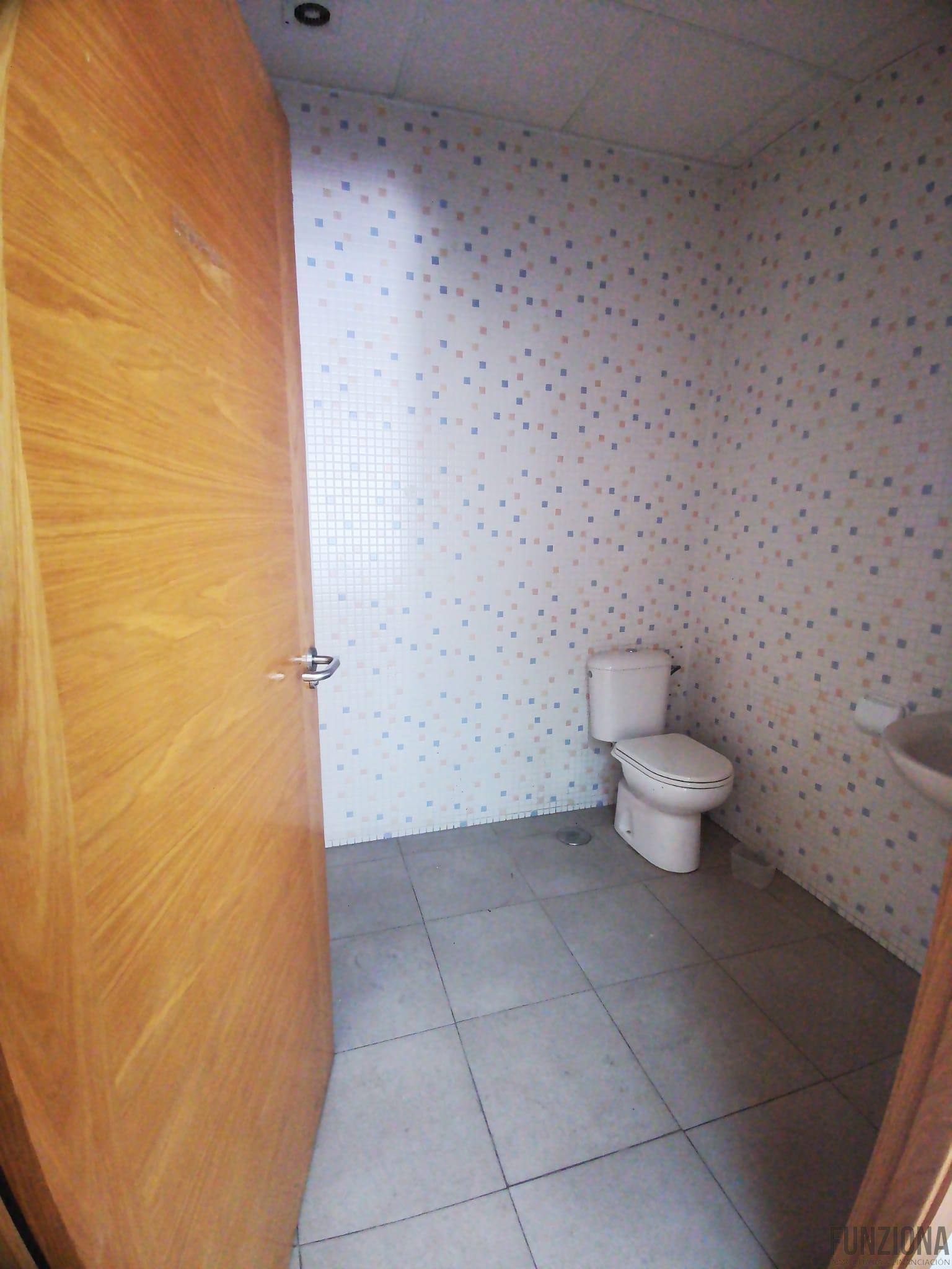 For rent of commercial in Pontevedra