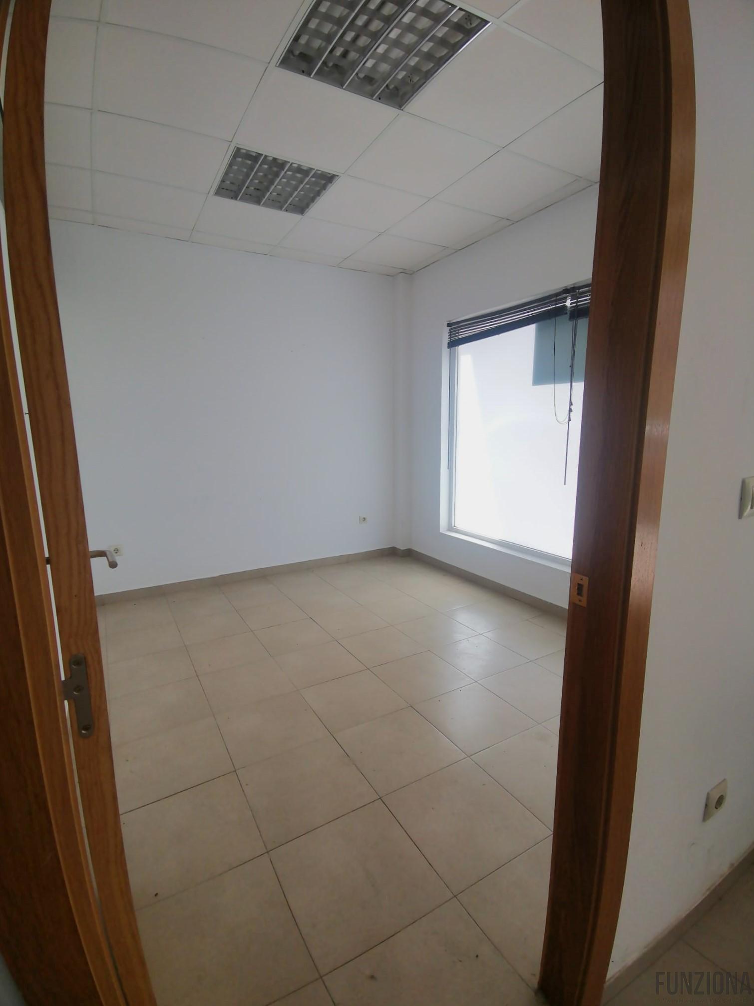 For rent of commercial in Pontevedra