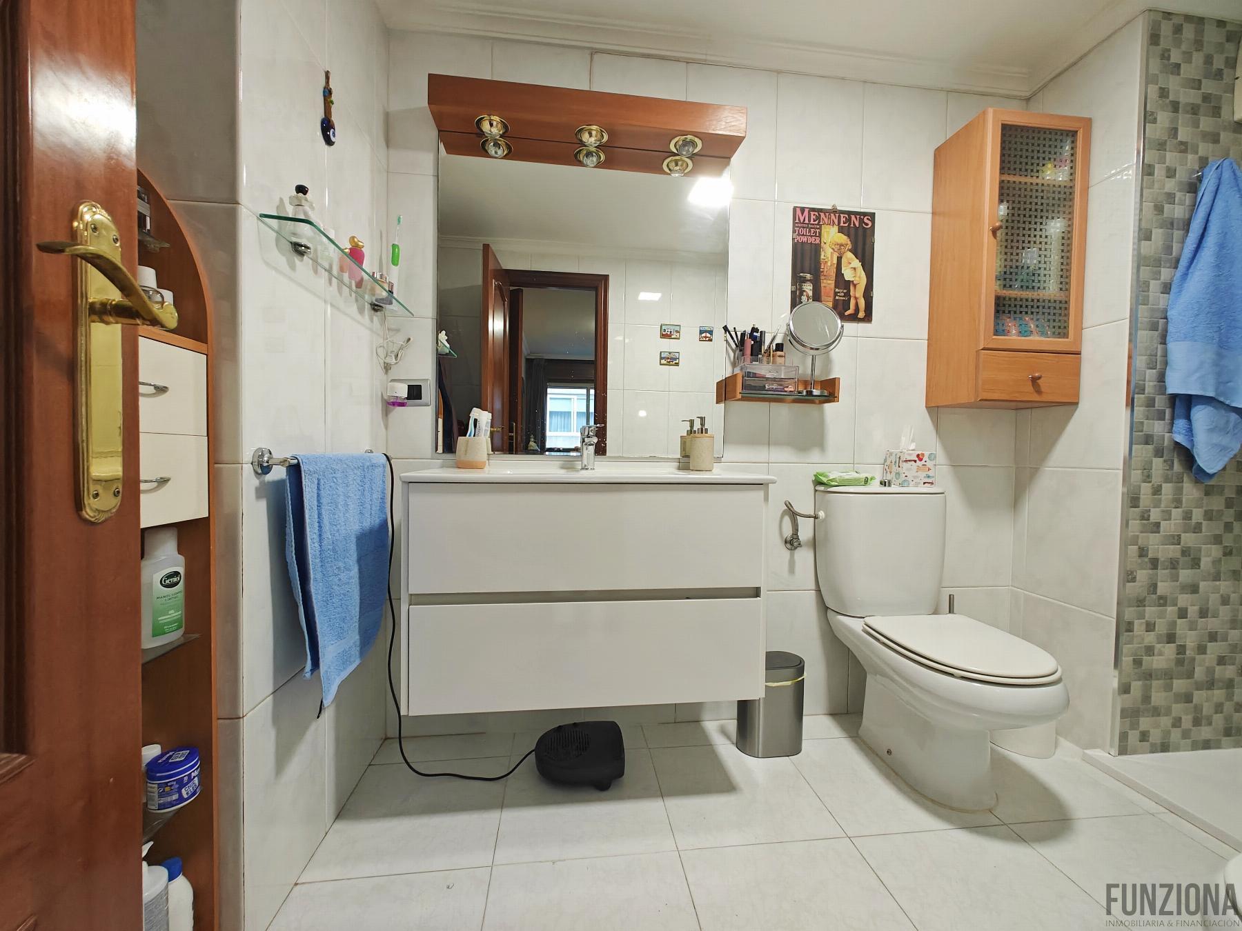 Suite bathroom