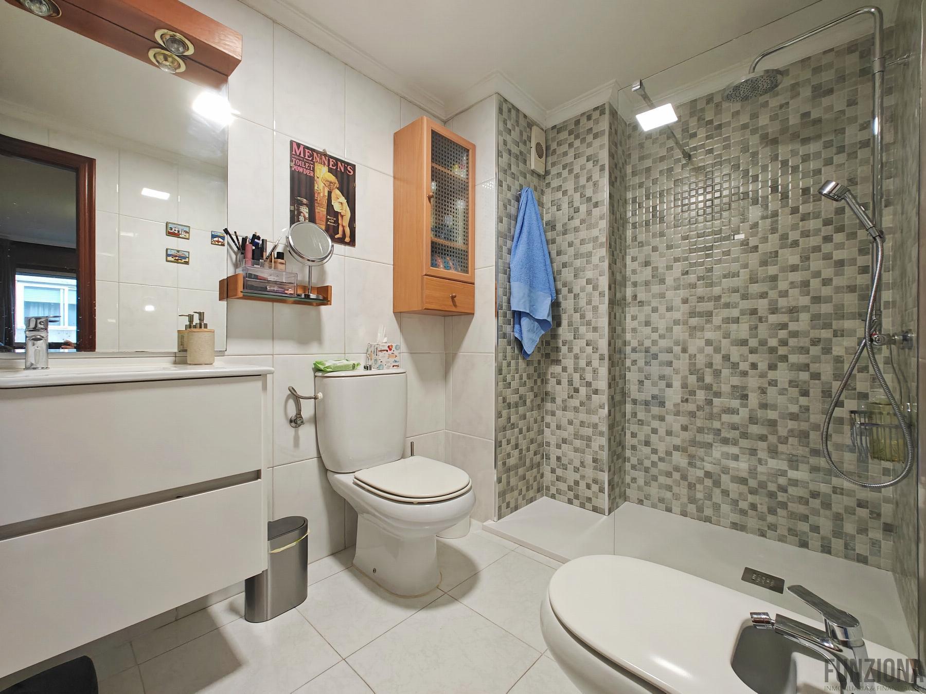 Suite bathroom