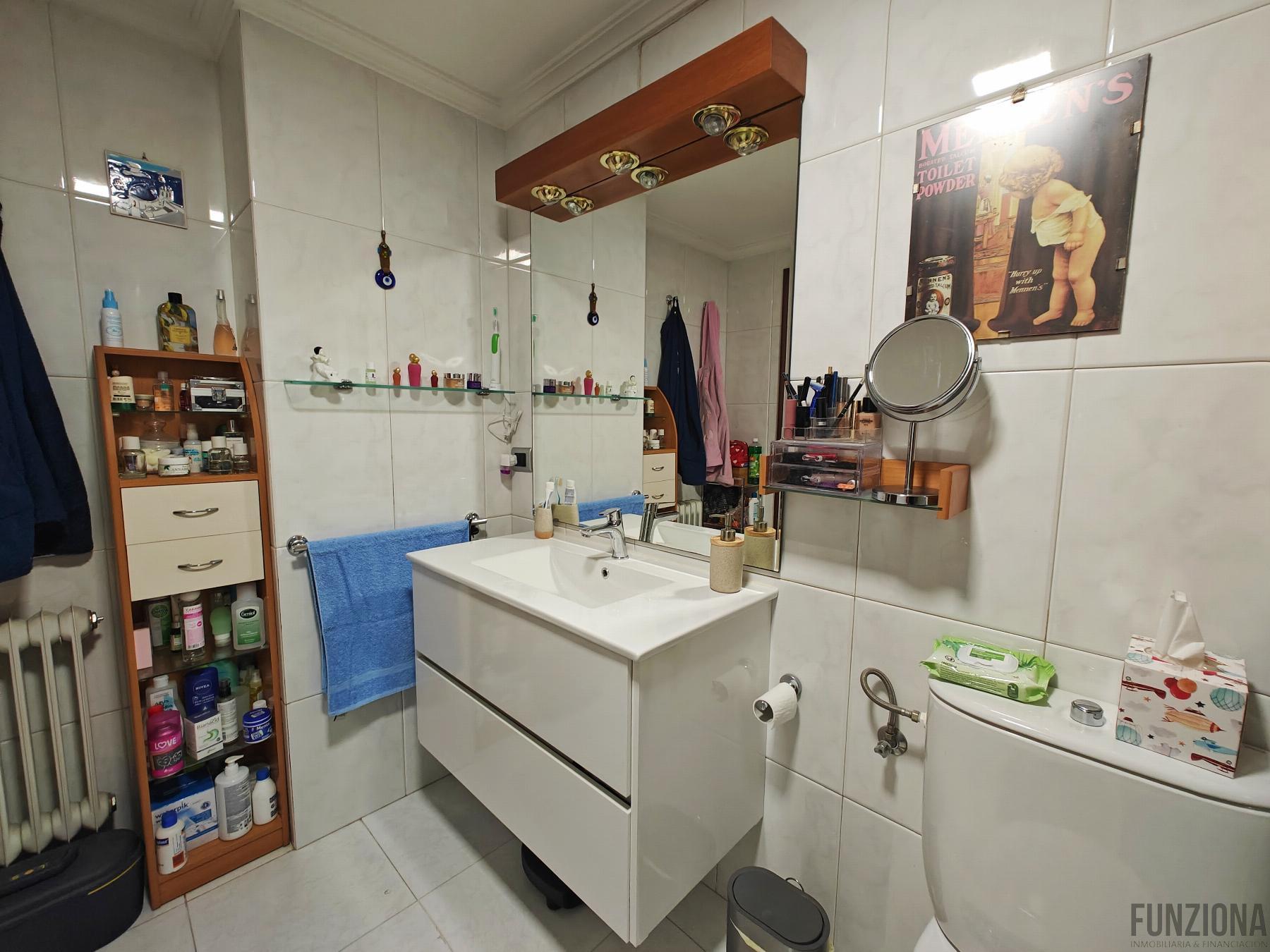 Suite bathroom