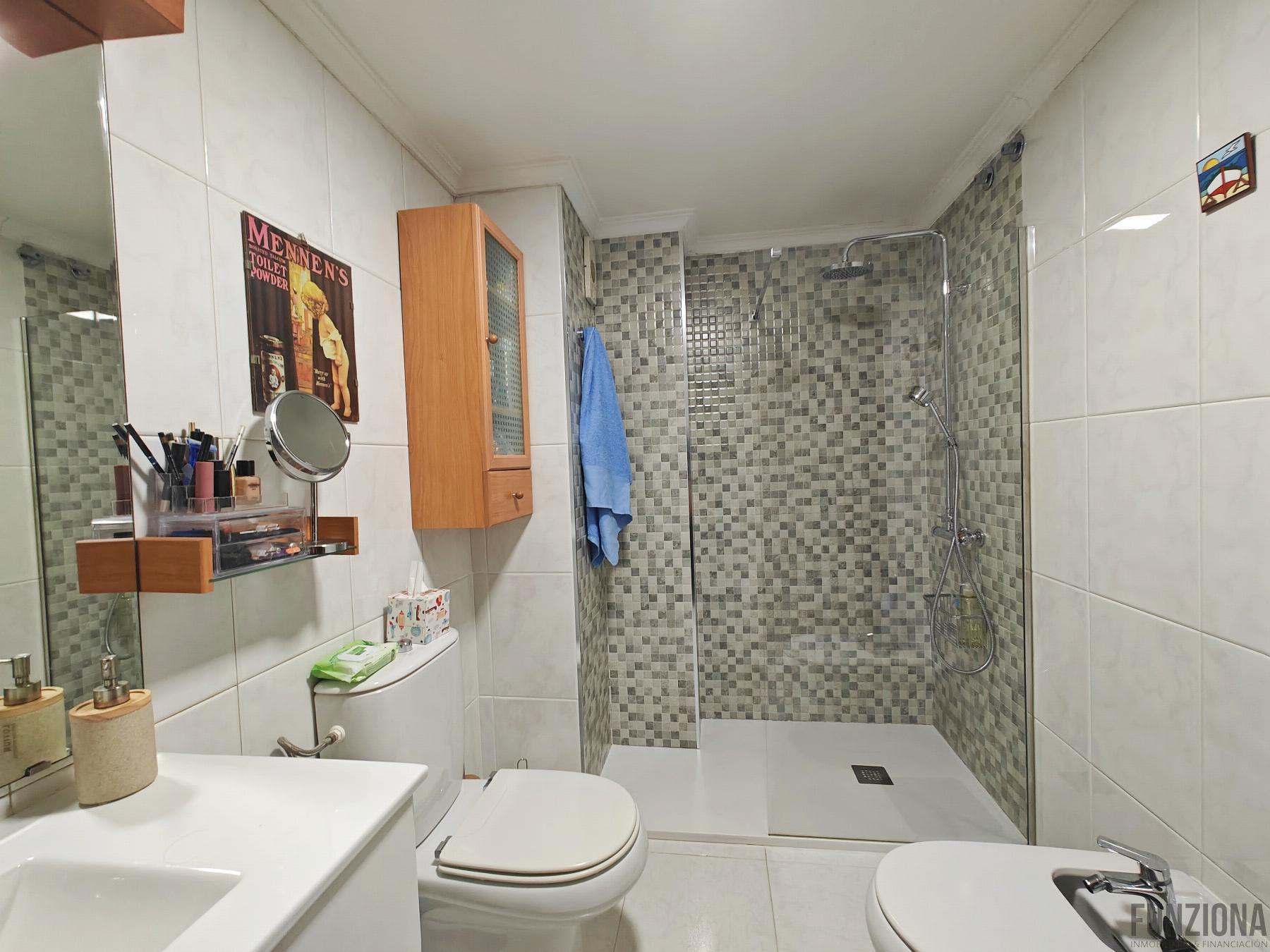 Suite bathroom
