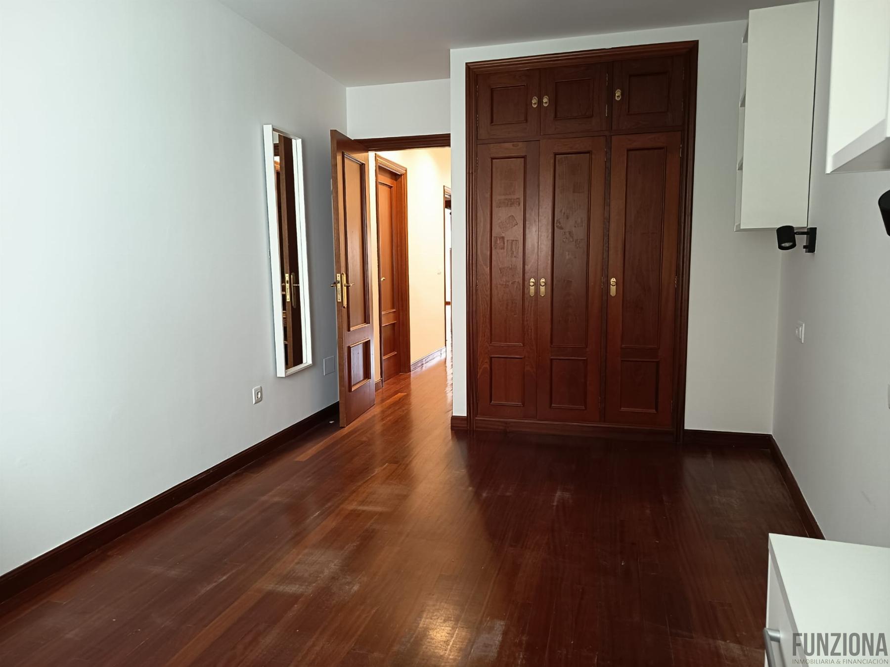 Piso en alquiler  calle Rúa Santa Lucía, Pontevedra  23/27