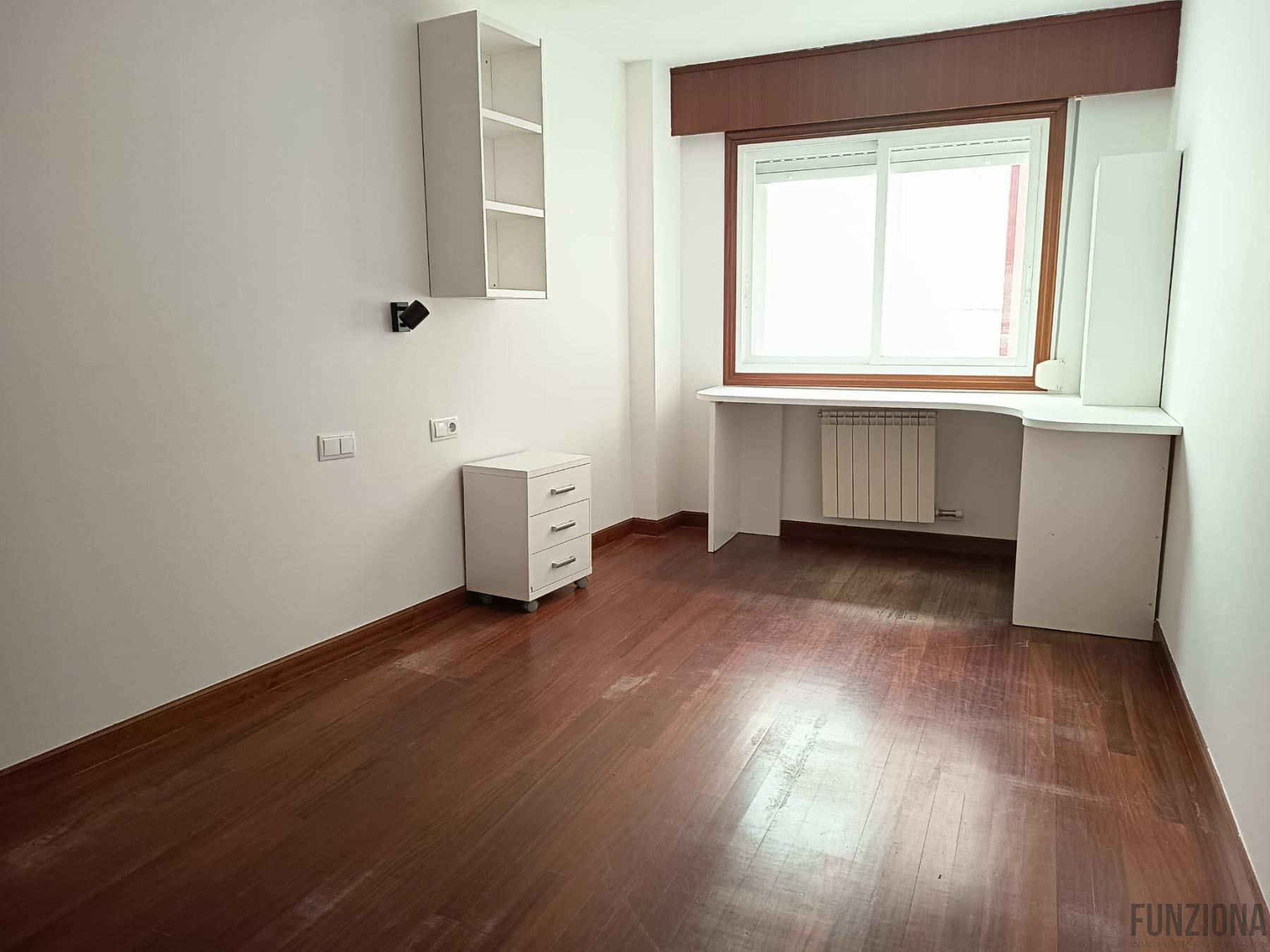 Piso en alquiler  calle Rúa Santa Lucía, Pontevedra  22/27