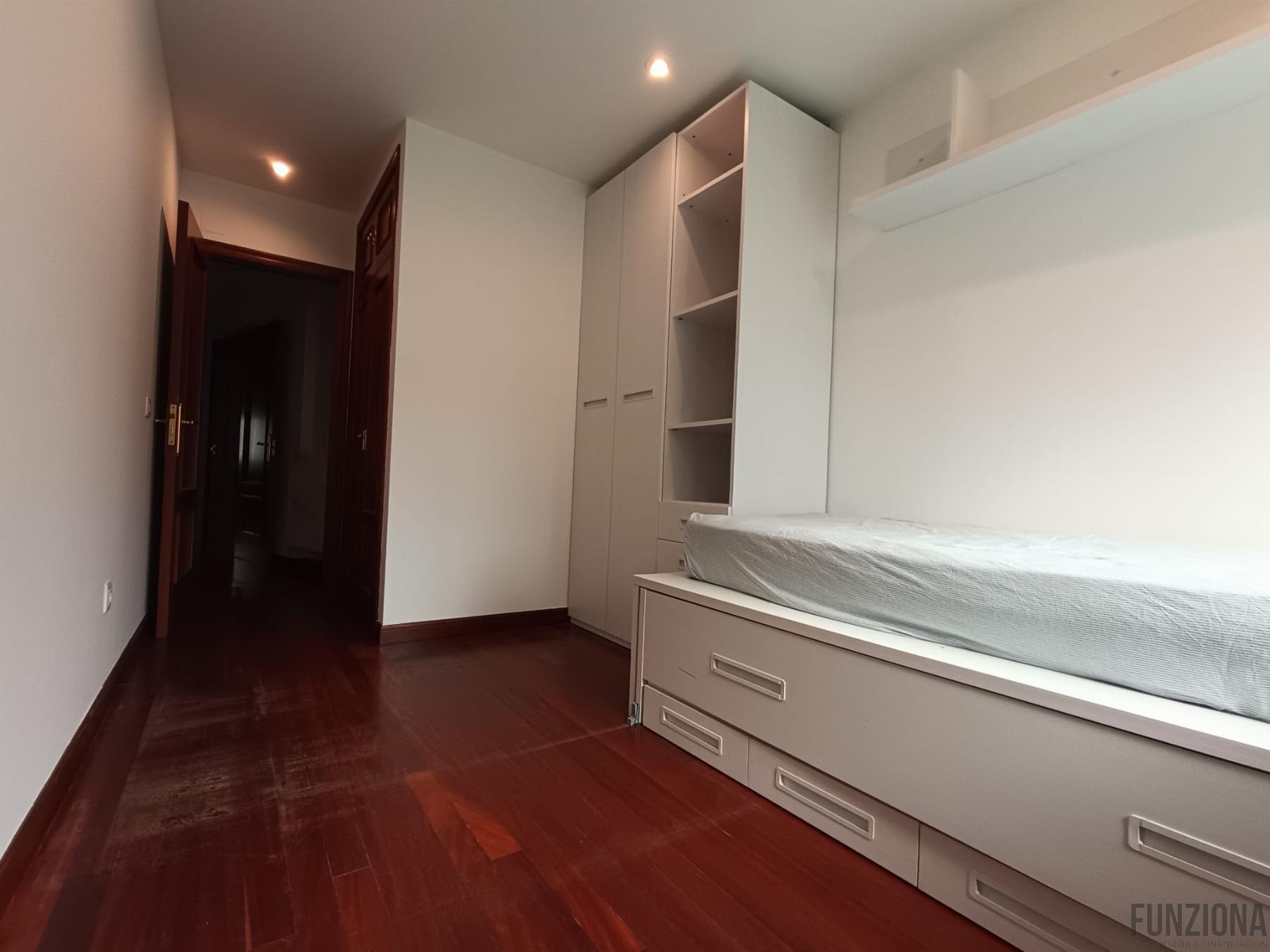 Piso en alquiler  calle Rúa Santa Lucía, Pontevedra  21/27