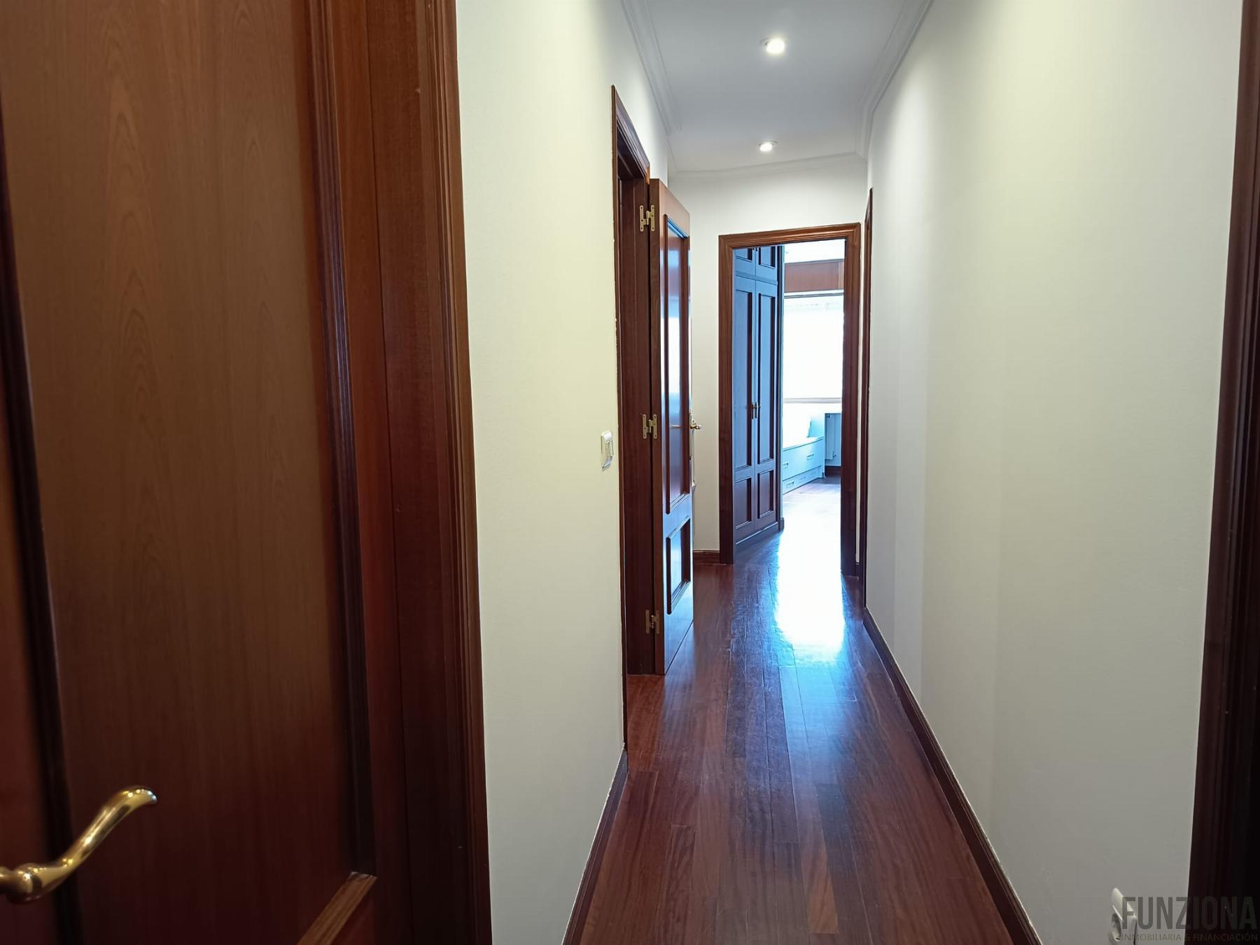 Piso en alquiler  calle Rúa Santa Lucía, Pontevedra  10/27