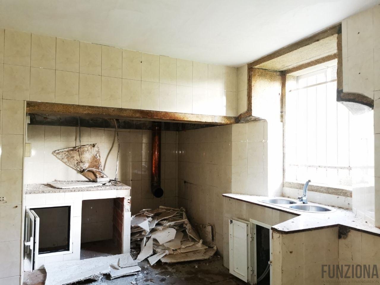 For sale of house in Moraña