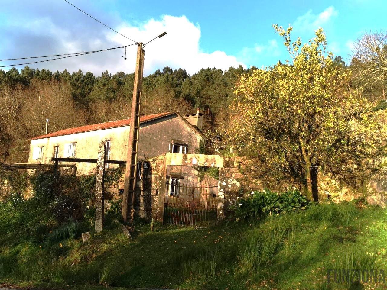 For sale of house in Moraña