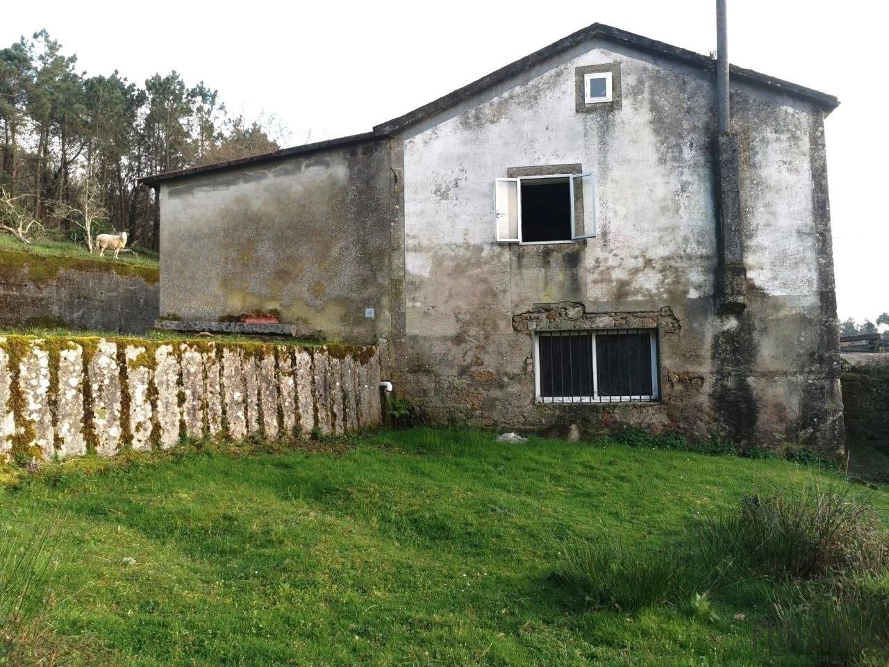 For sale of house in Moraña