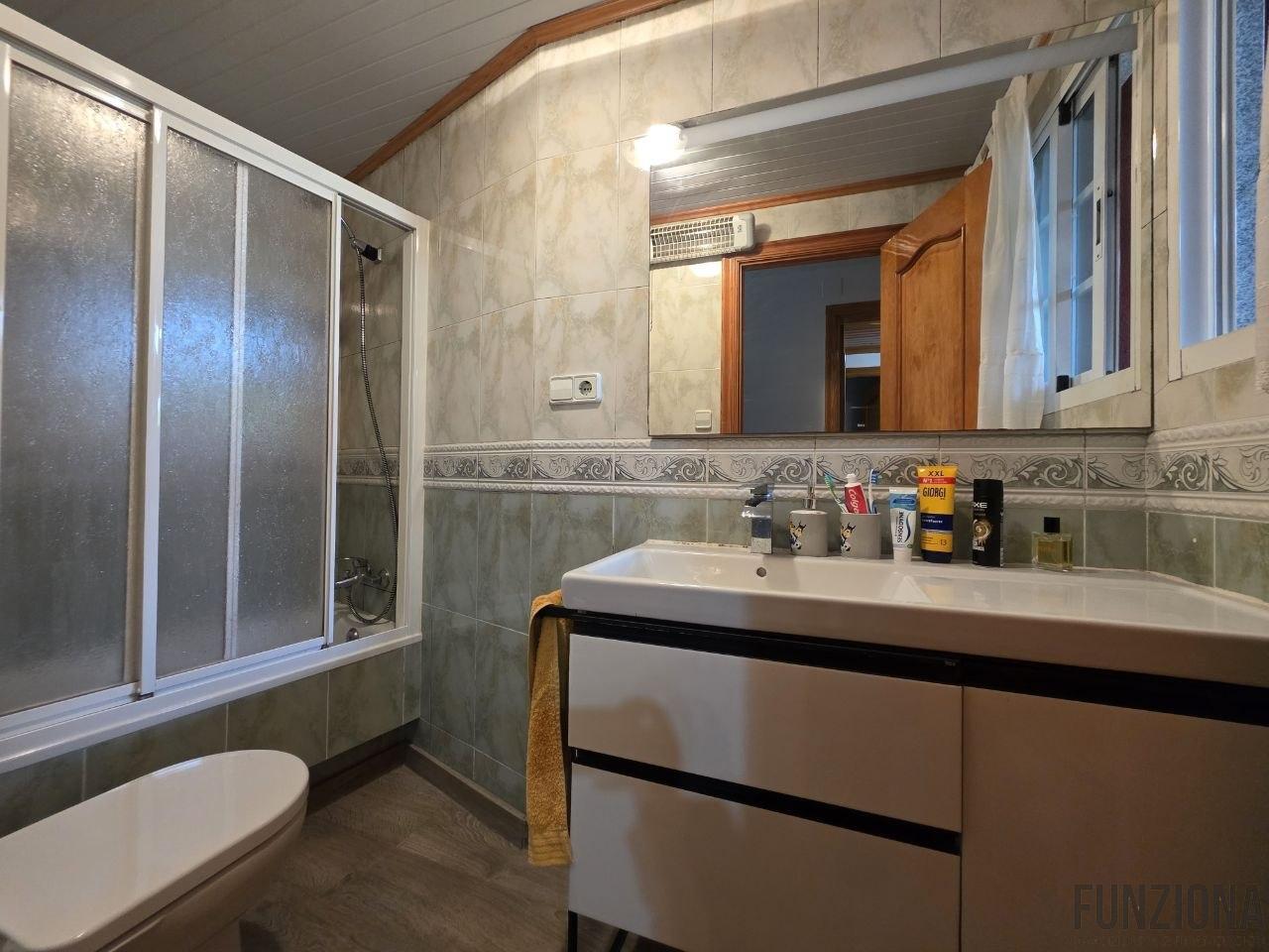 Suite bathroom
