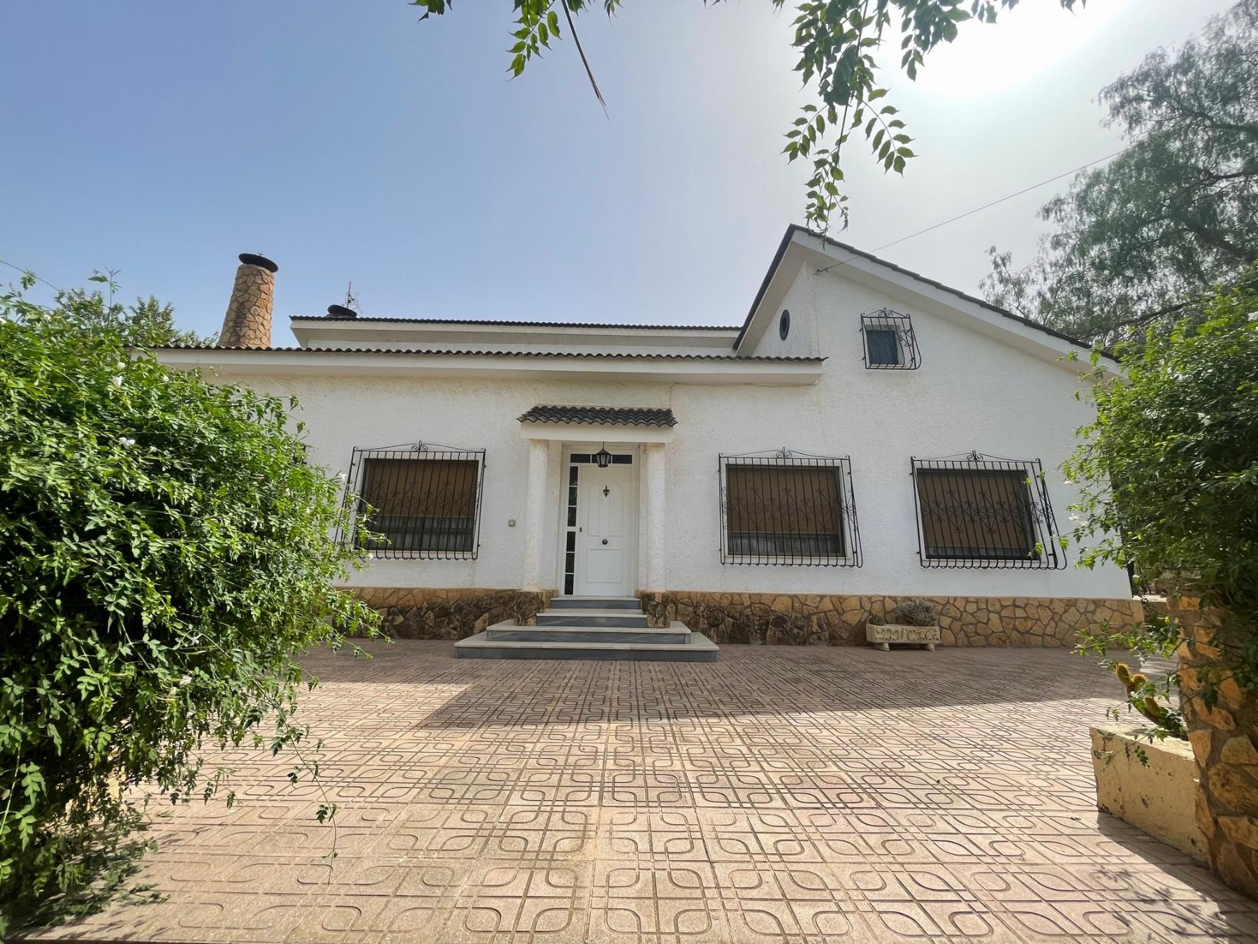 For sale of chalet in Lorca
