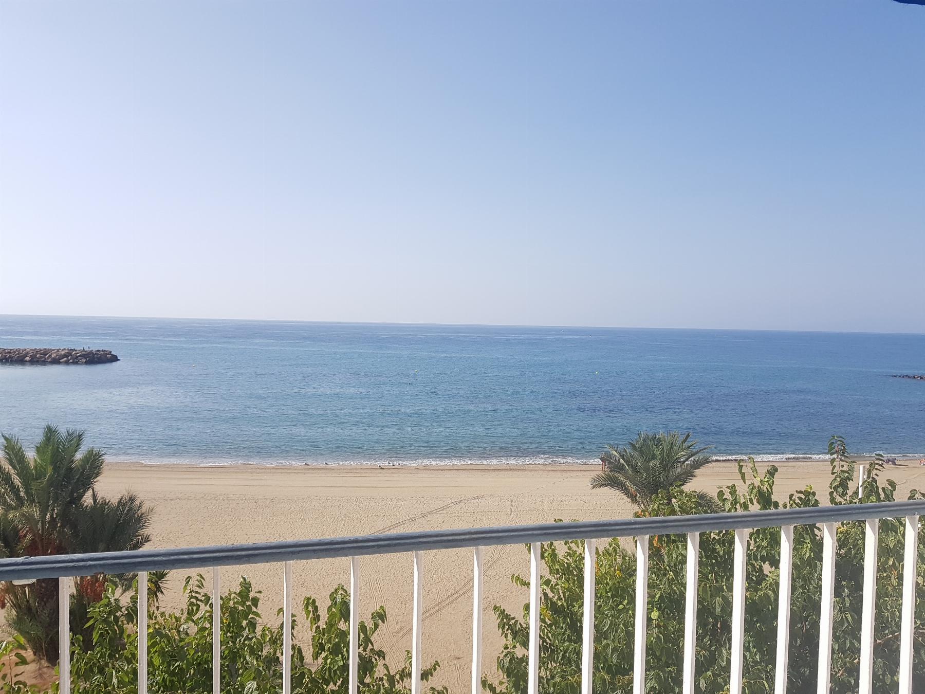 For sale of flat in Águilas