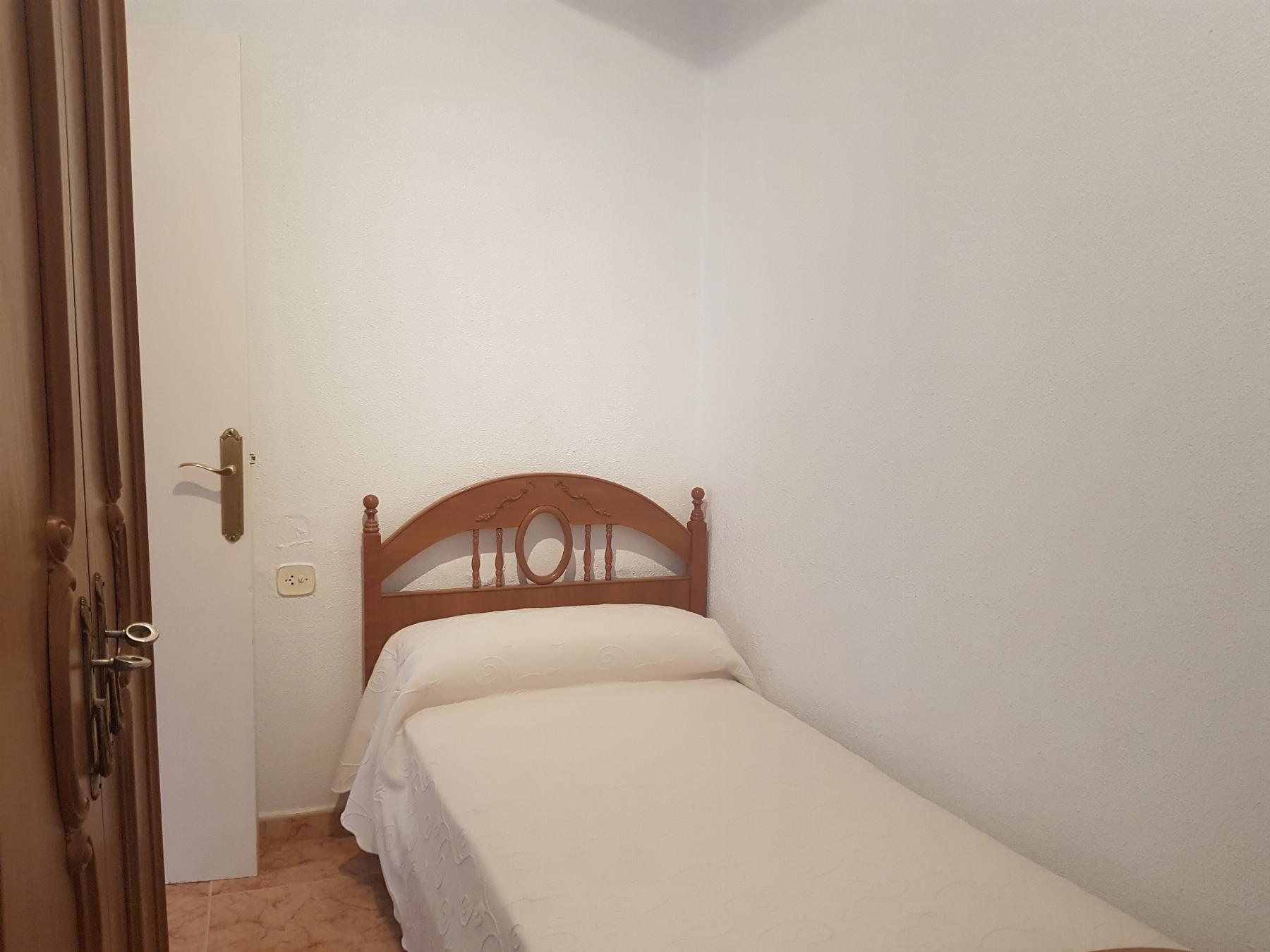 For sale of flat in Águilas