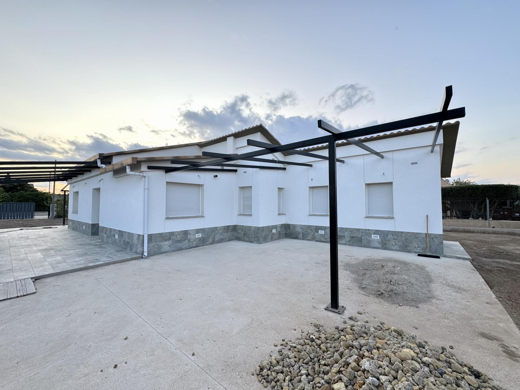 Zu verkaufen von chalet in
 Lorca