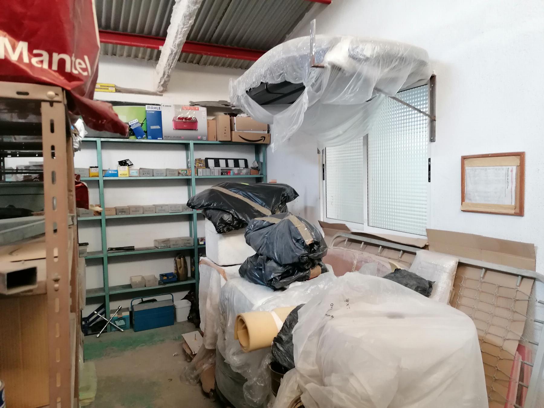Zu verkaufen von gewerbehalle in
 Lorca