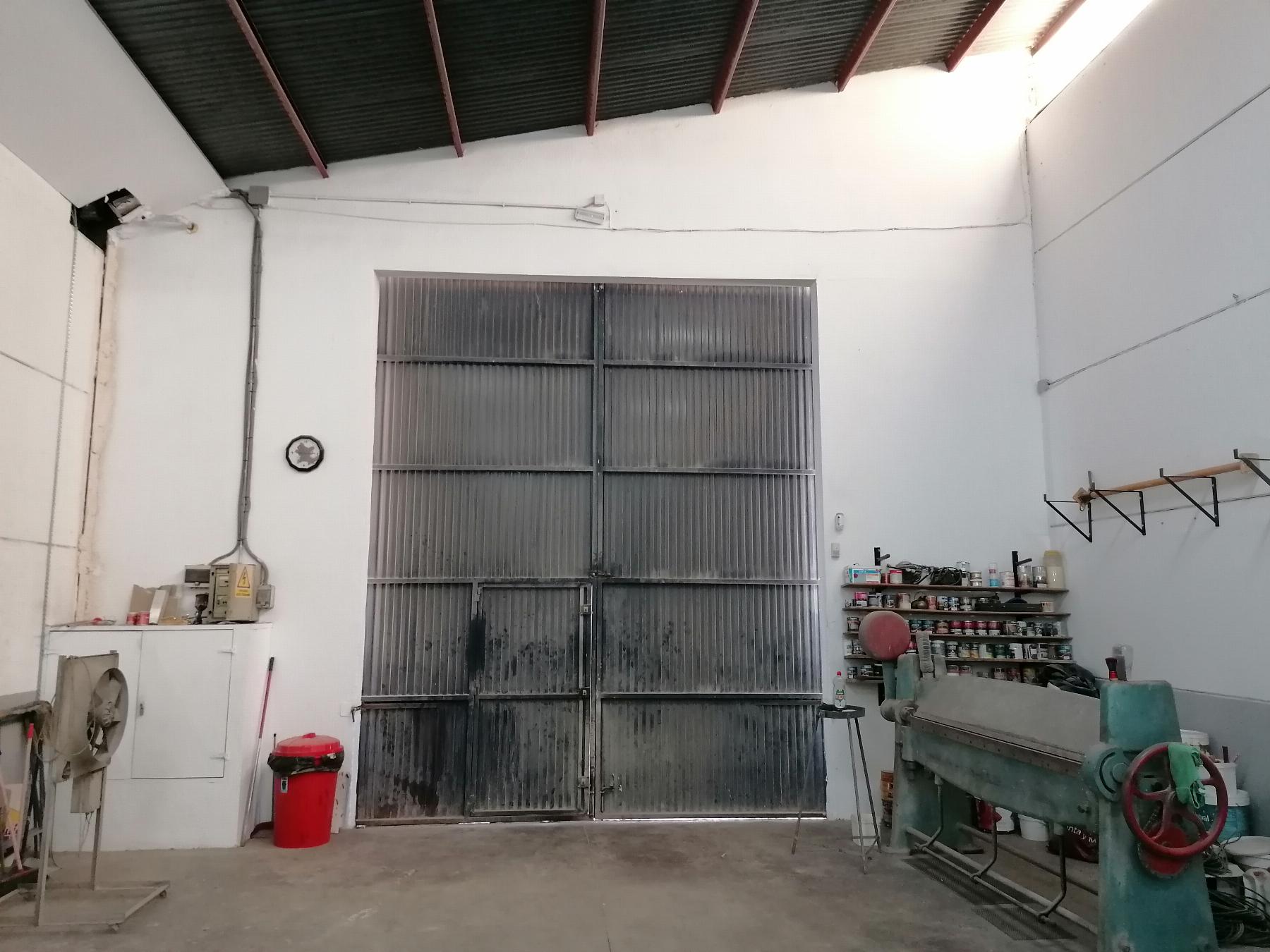 Zu verkaufen von gewerbehalle in
 Lorca