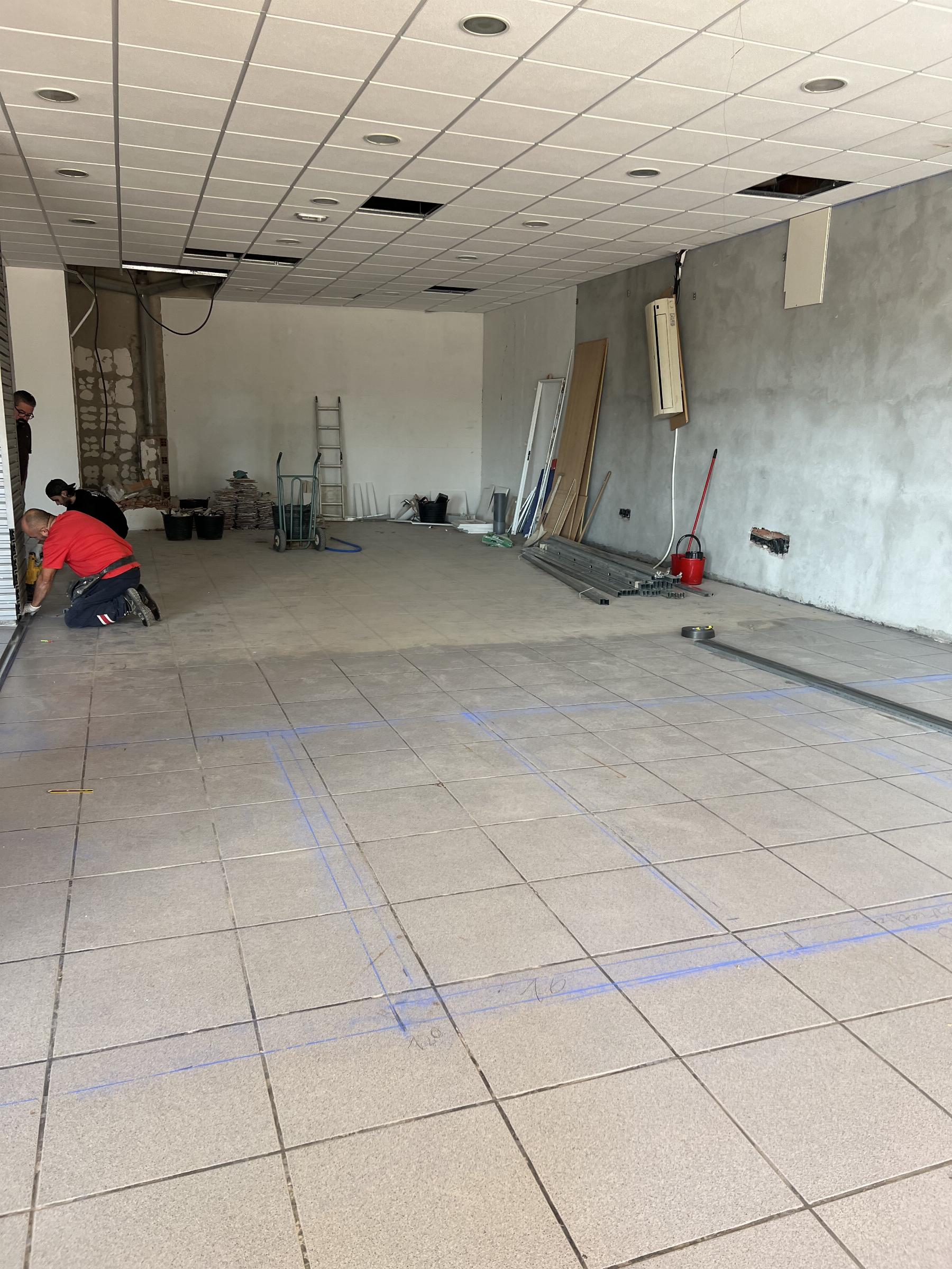 For sale of premises in Lorca