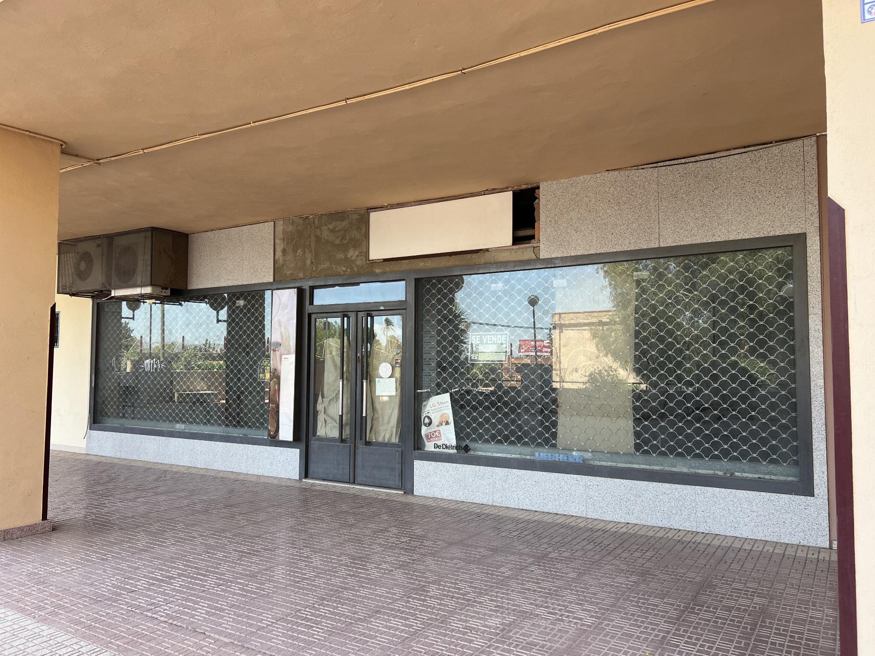 For sale of premises in Lorca