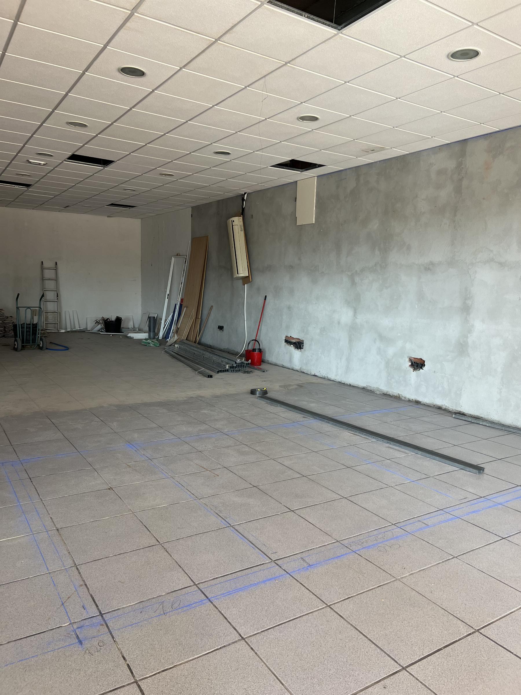 For sale of premises in Lorca