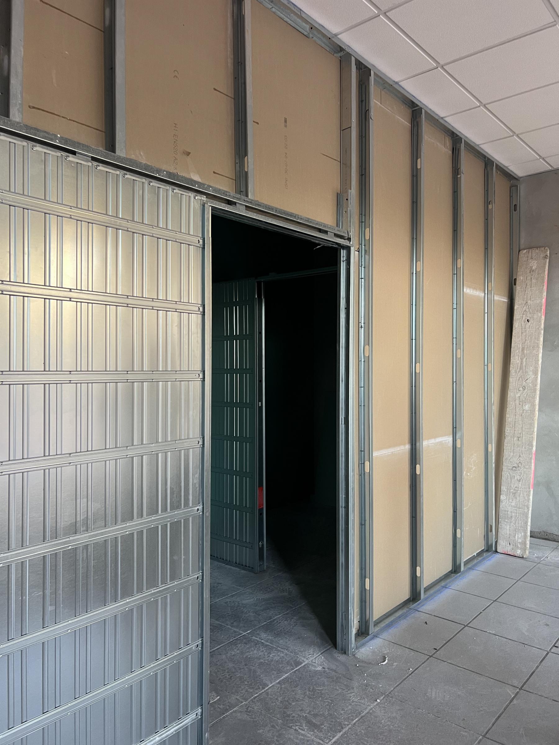 For sale of premises in Lorca