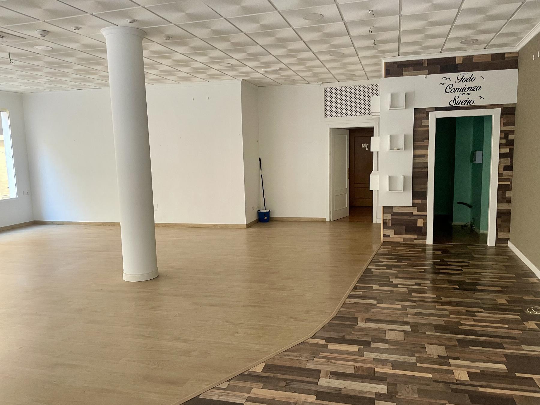 For sale of premises in Lorca